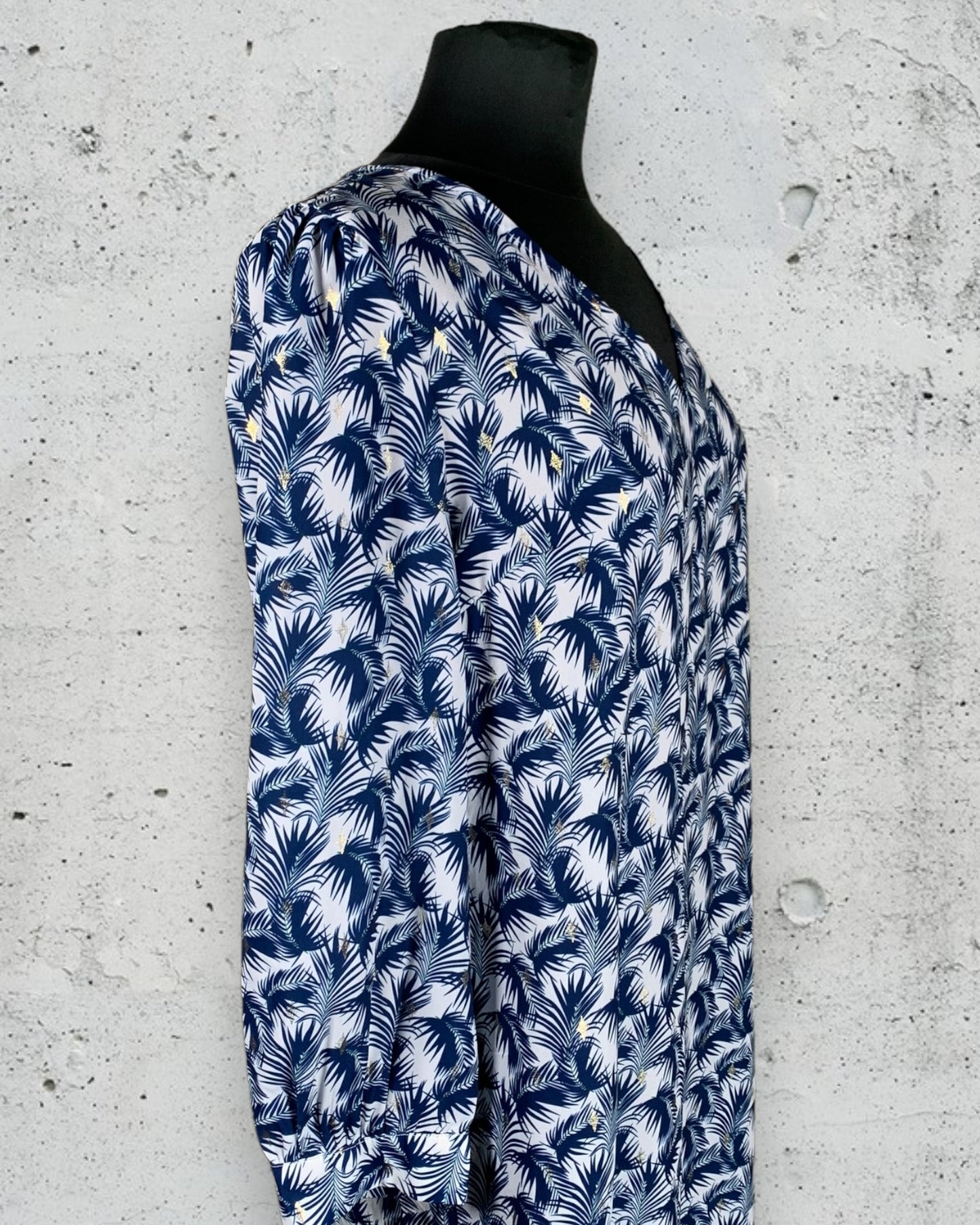 Robe It Hippie ( M / 38 / 10 )