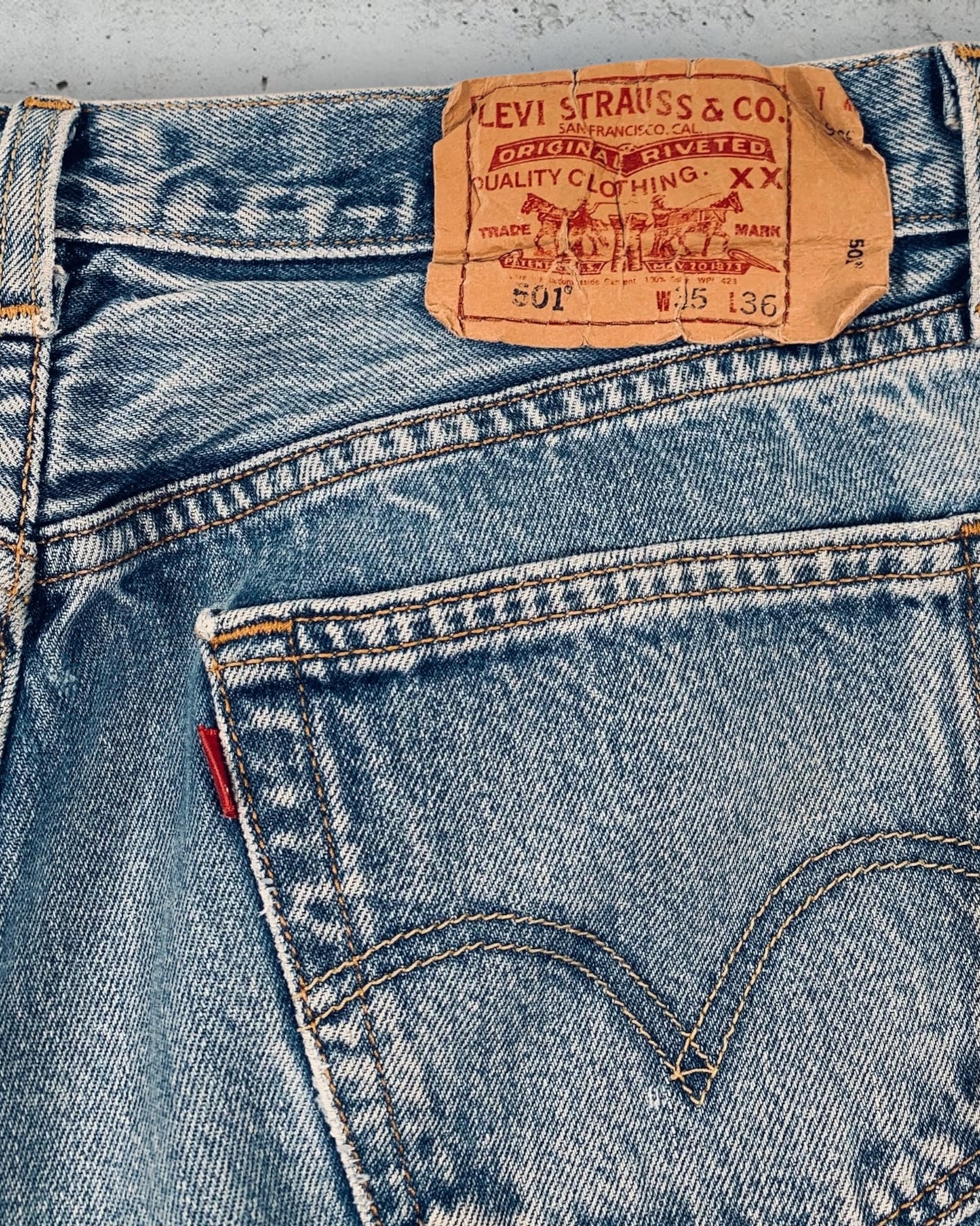 Jean Levi's 501 W35 L36 ( L / US 35 / FR 44 )