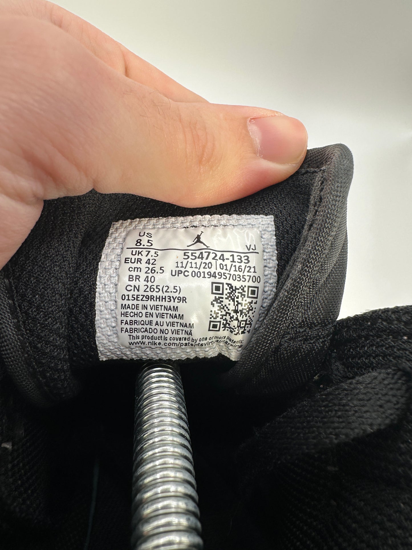 Nike Air Jordan 1 Mid Arctic Orange Black Toe ( US 8.5 / EU 42 )