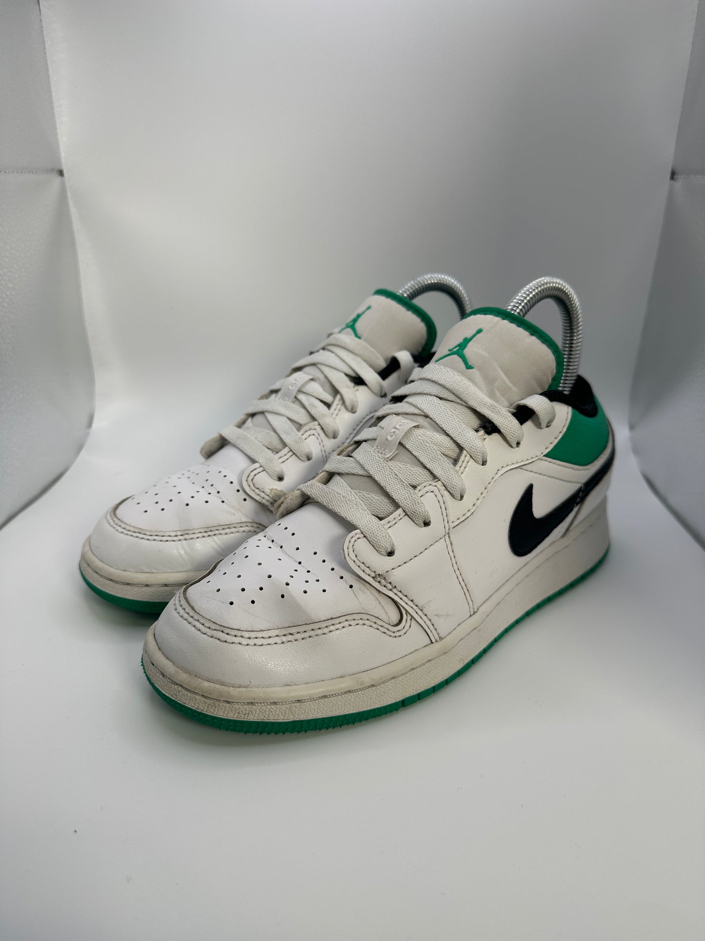 Nike Air Jordan 1 Low GS White Lucky Green ( US 5.5 / EU 38 )