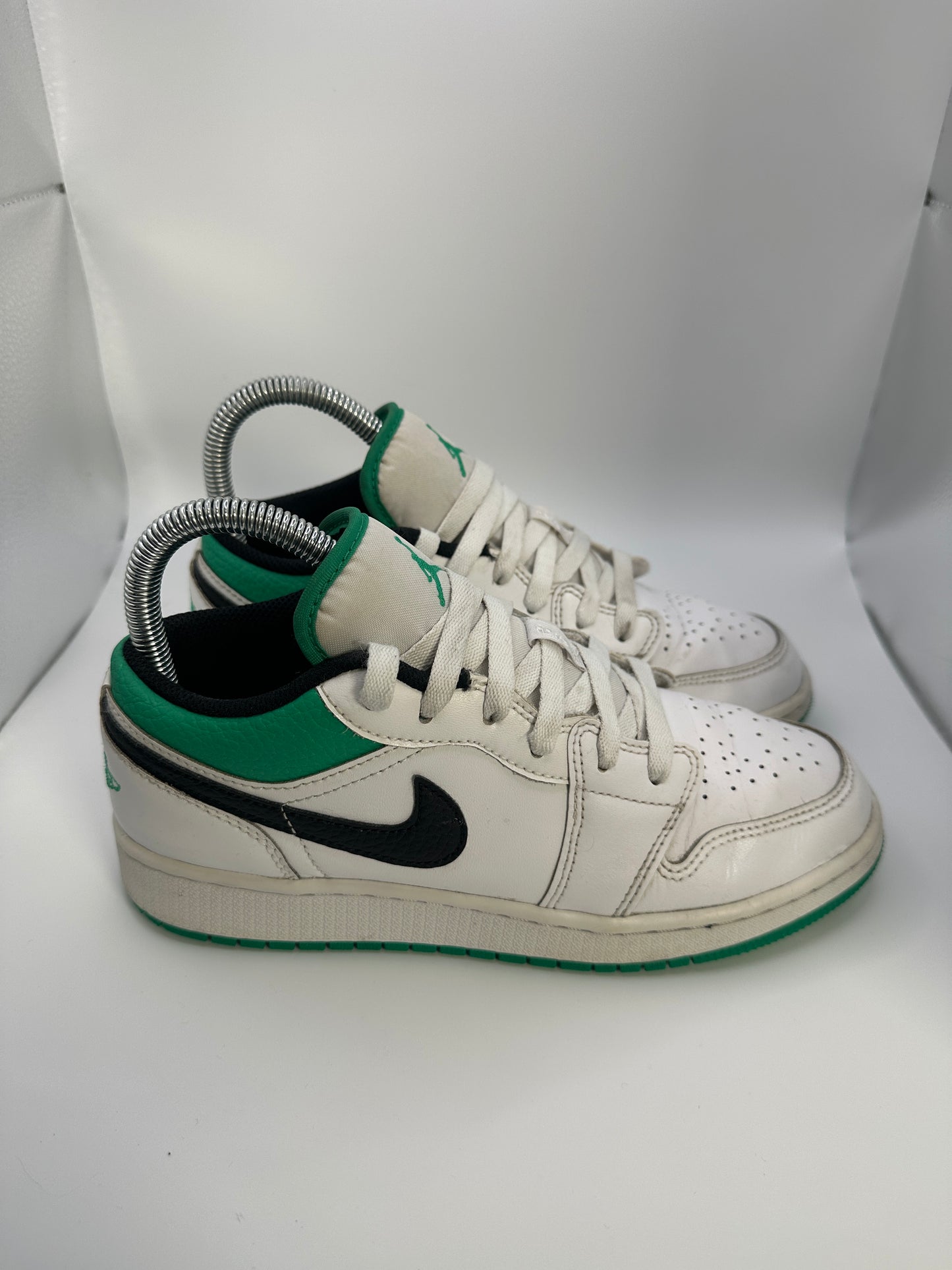 Nike Air Jordan 1 Low GS White Lucky Green ( US 5.5 / EU 38 )