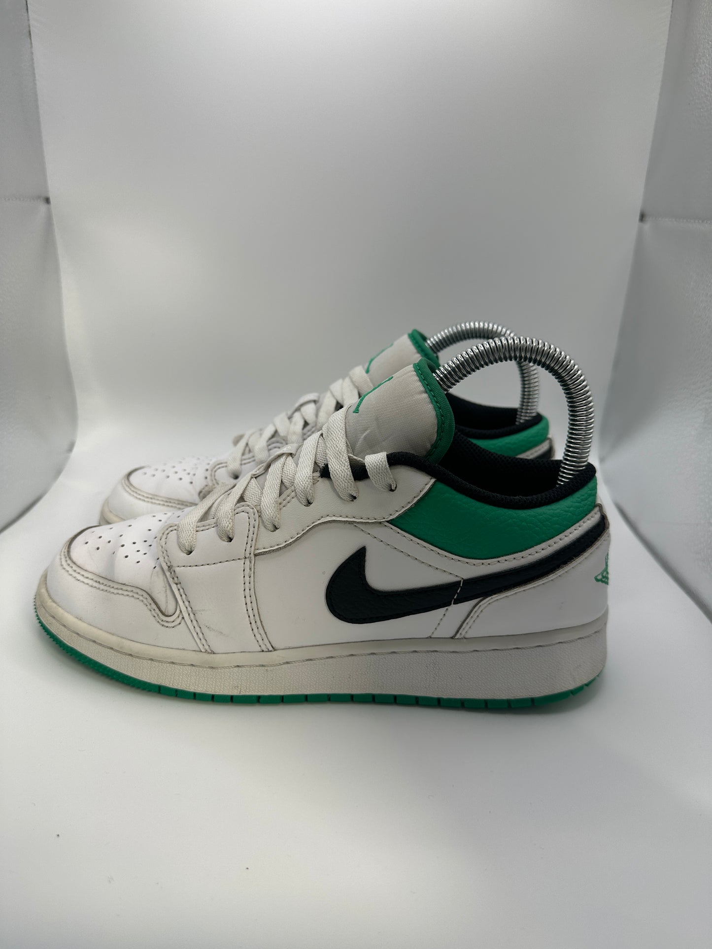 Nike Air Jordan 1 Low GS White Lucky Green ( US 5.5 / EU 38 )