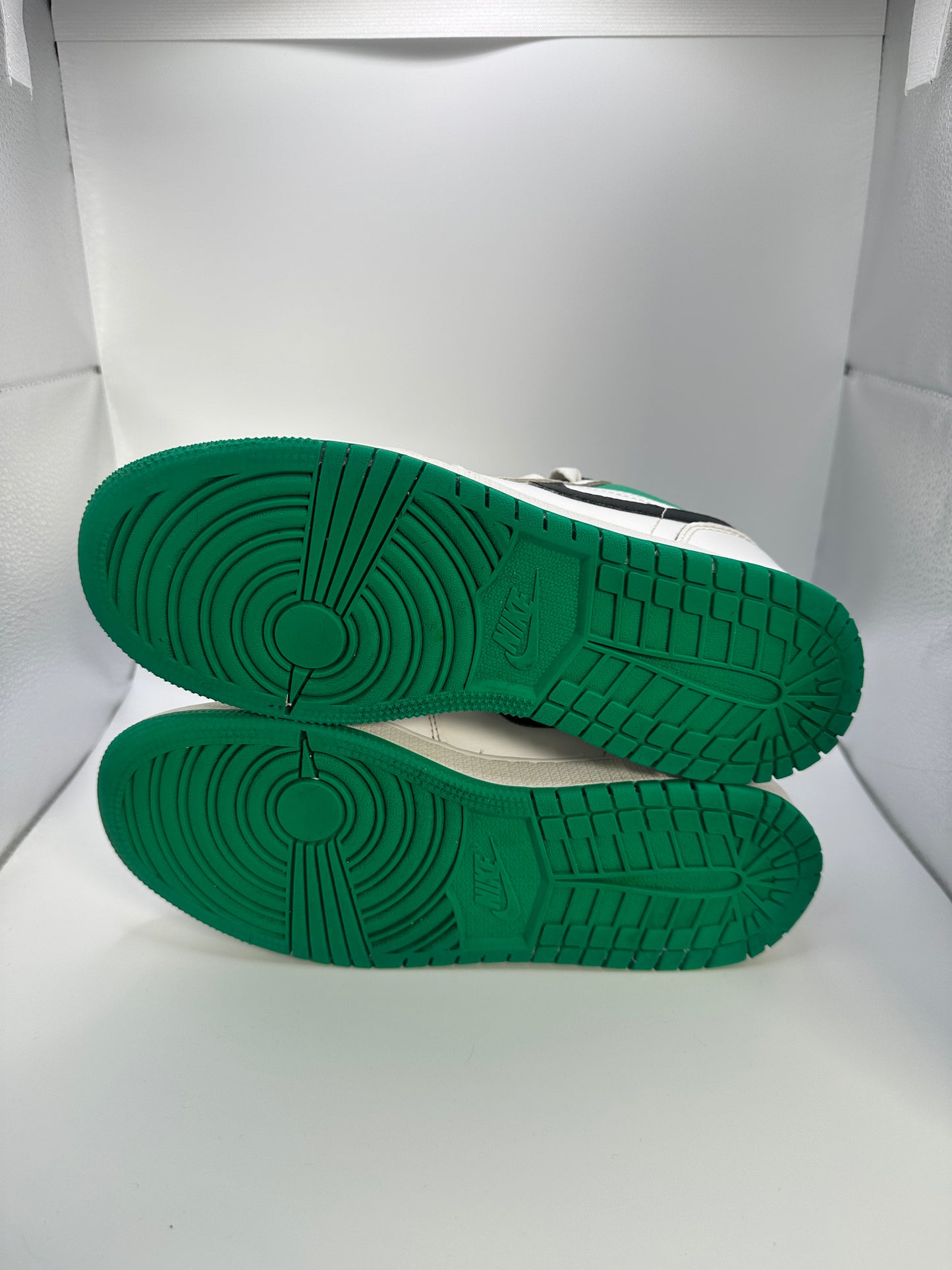 Nike Air Jordan 1 Low GS White Lucky Green ( US 5.5 / EU 38 )