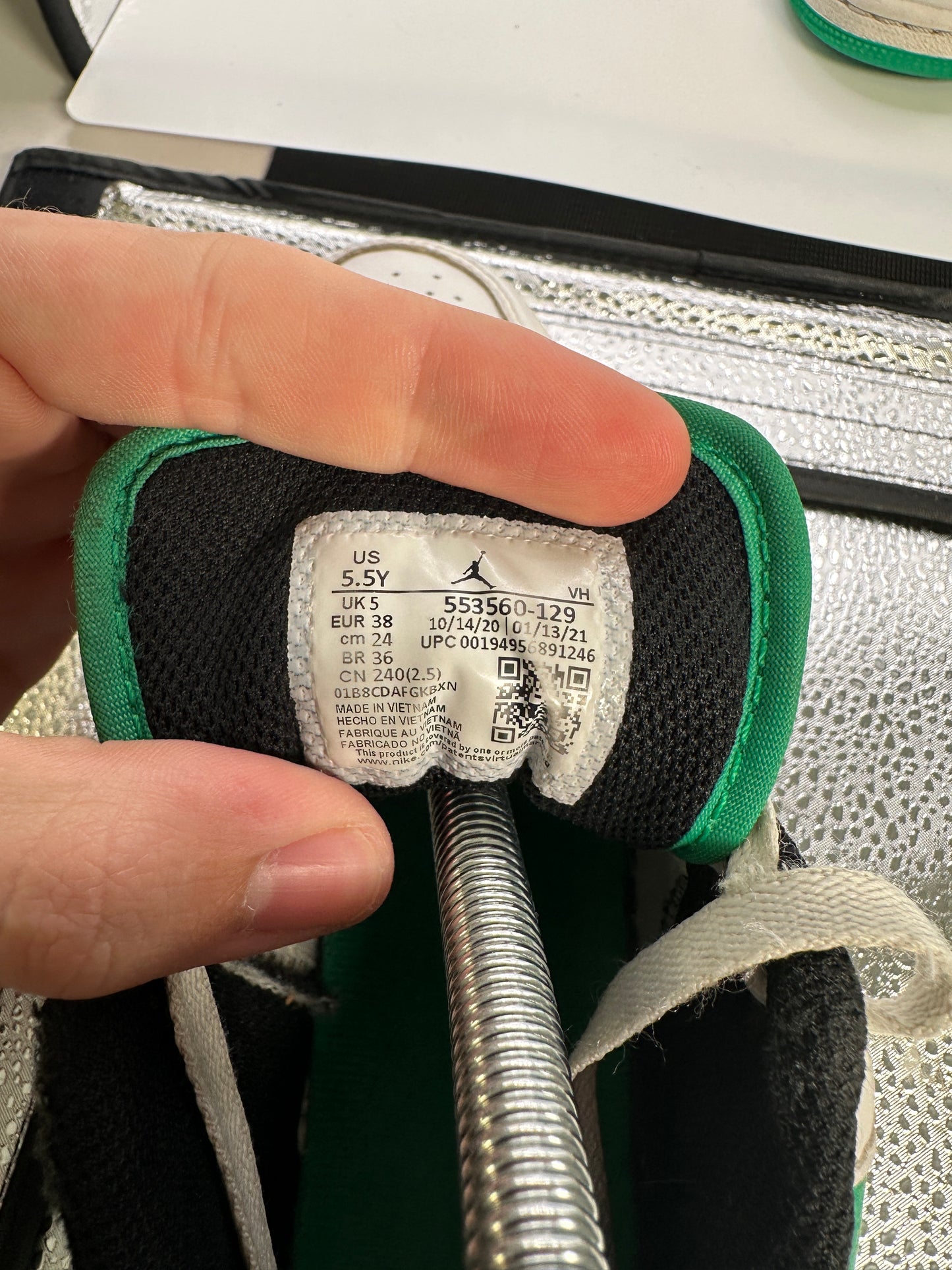 Nike Air Jordan 1 Low GS White Lucky Green ( US 5.5 / EU 38 )