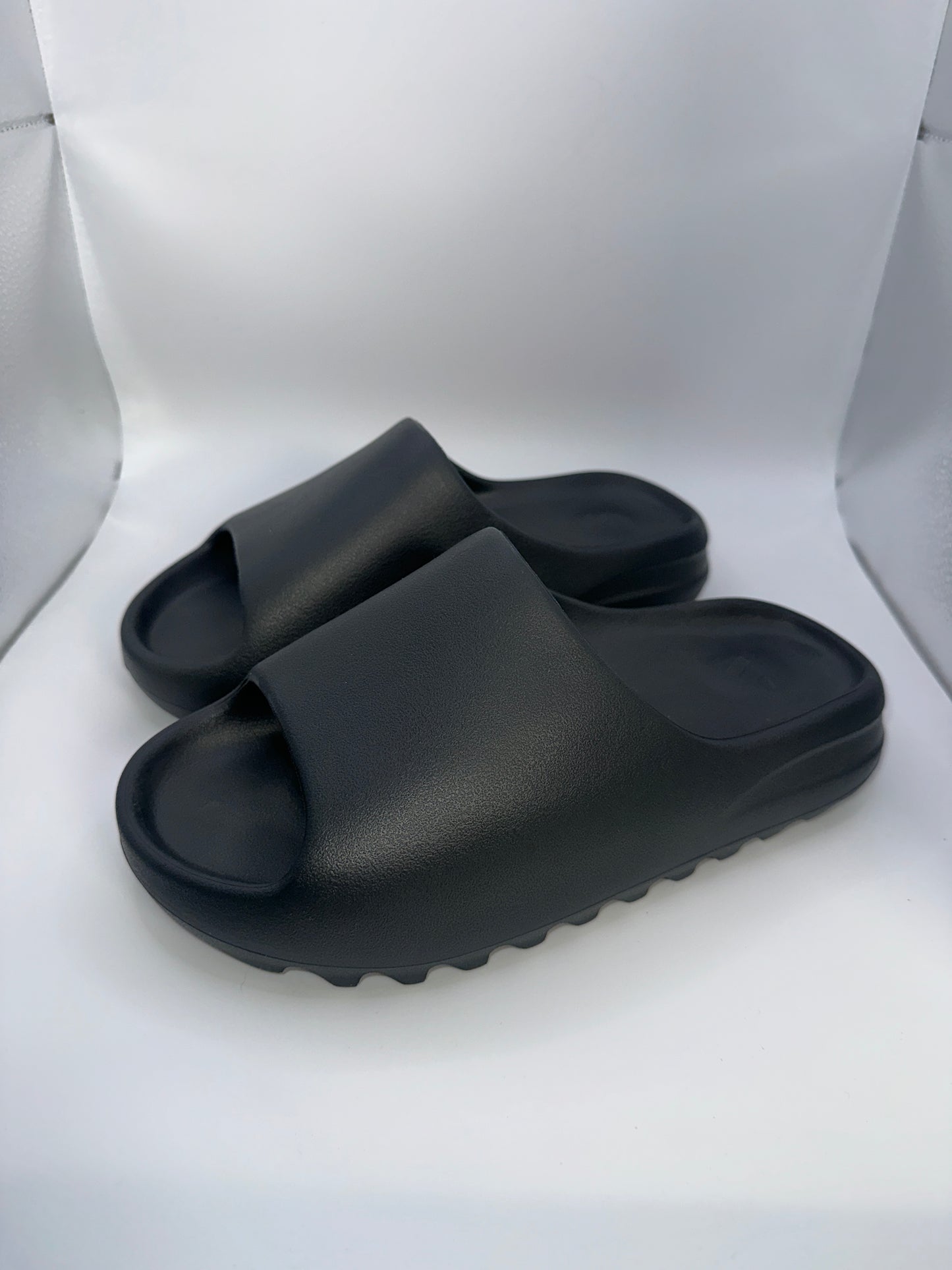 Adidas Yeezy Slide Onyx ( US 6.5 / EU 39 )