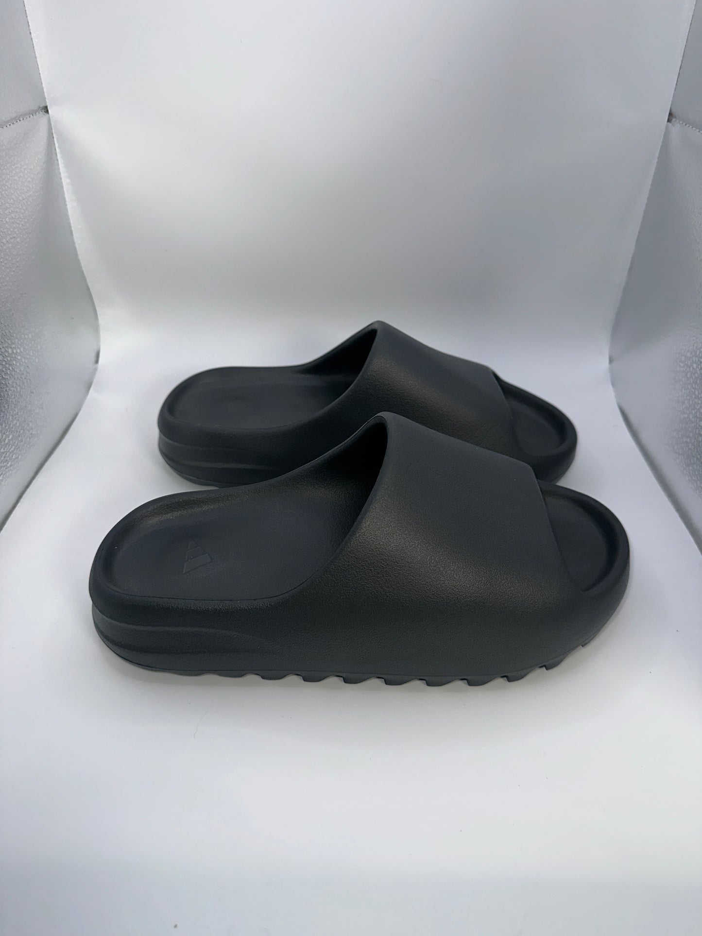 Adidas Yeezy Slide Onyx ( US 6.5 / EU 39 )