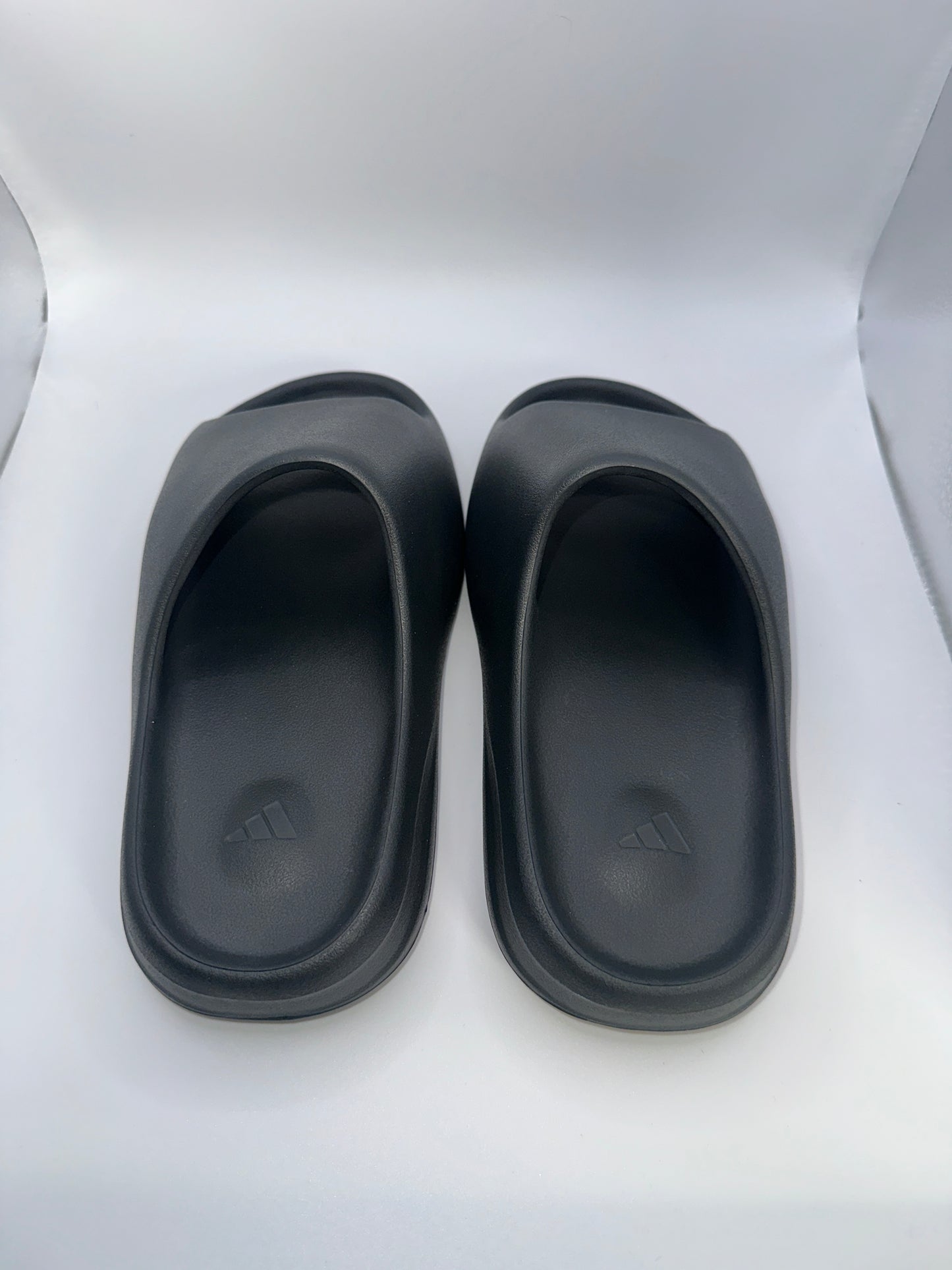Adidas Yeezy Slide Onyx ( US 6.5 / EU 39 )