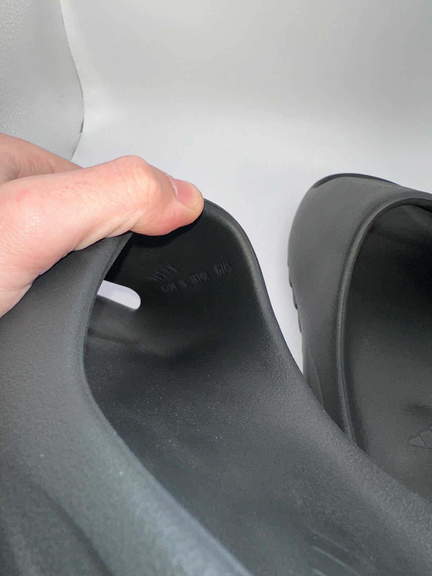 Adidas Yeezy Slide Onyx ( US 6.5 / EU 39 )