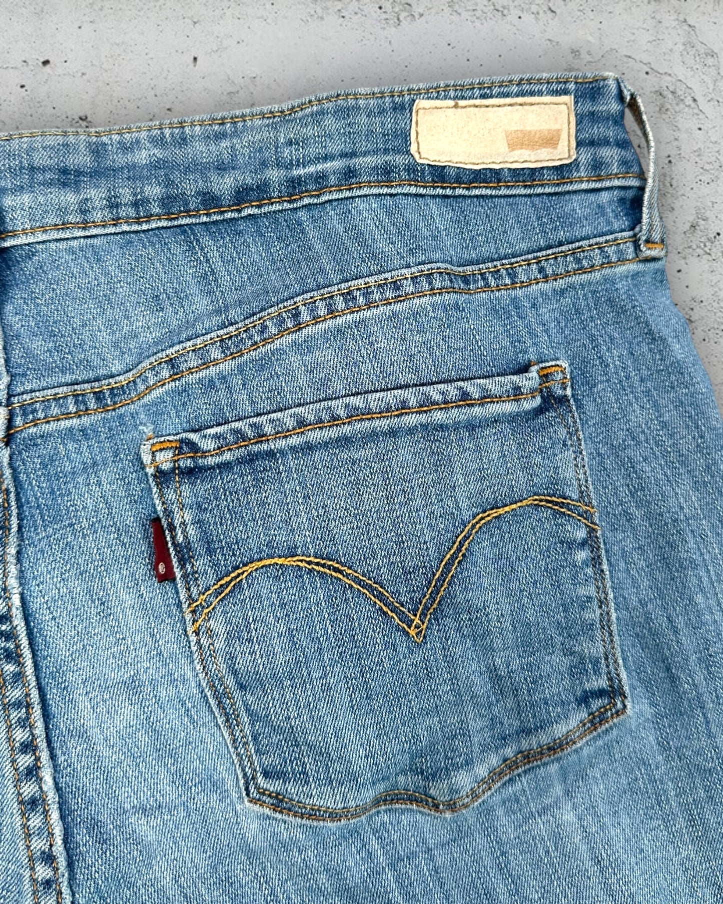 Jean Levi's 505 Slight Curve Modern Rise Skinny W31 L34 ( S / US 31 / FR 38-40 )