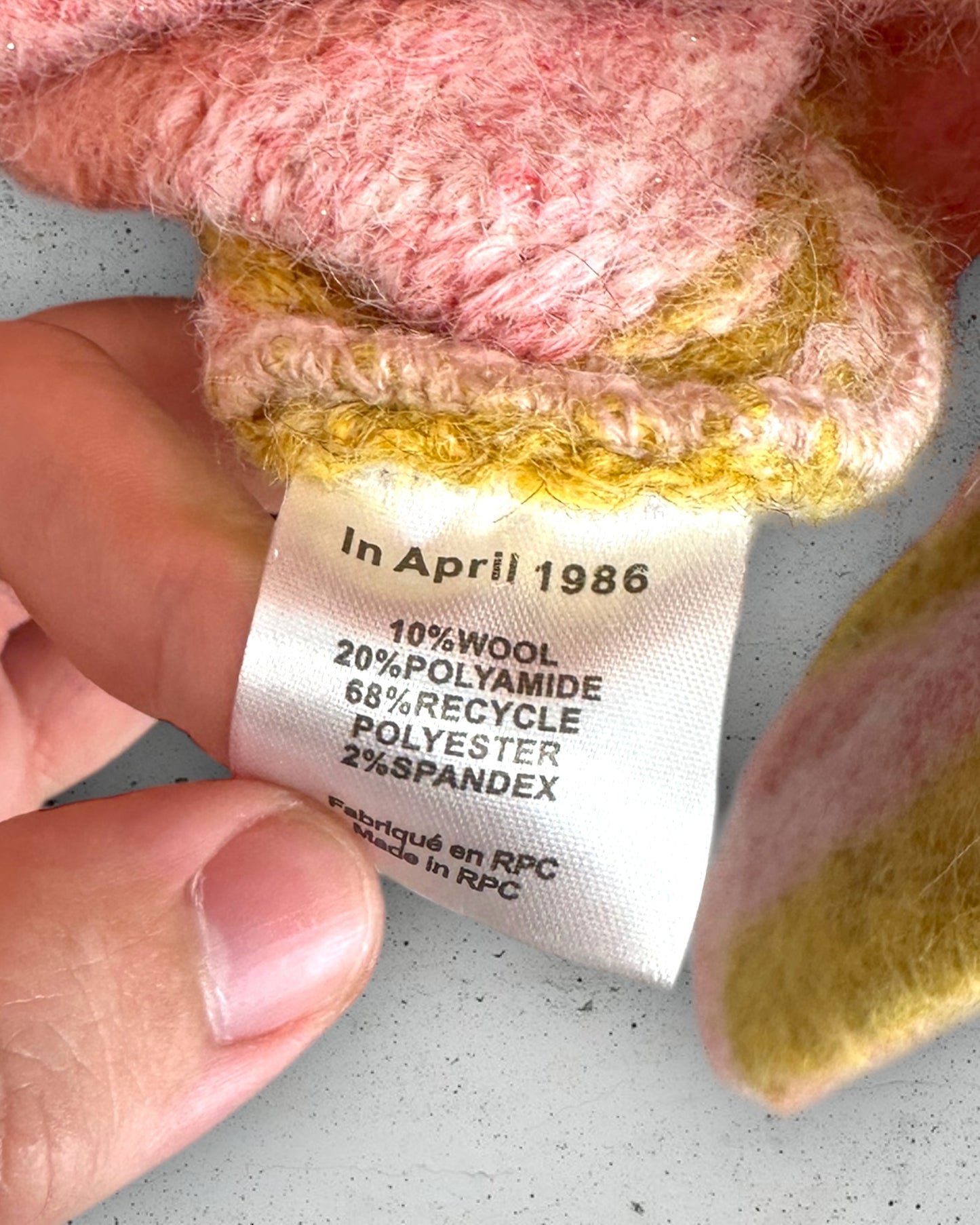 Pull In April 1986 ( Taille Unique )