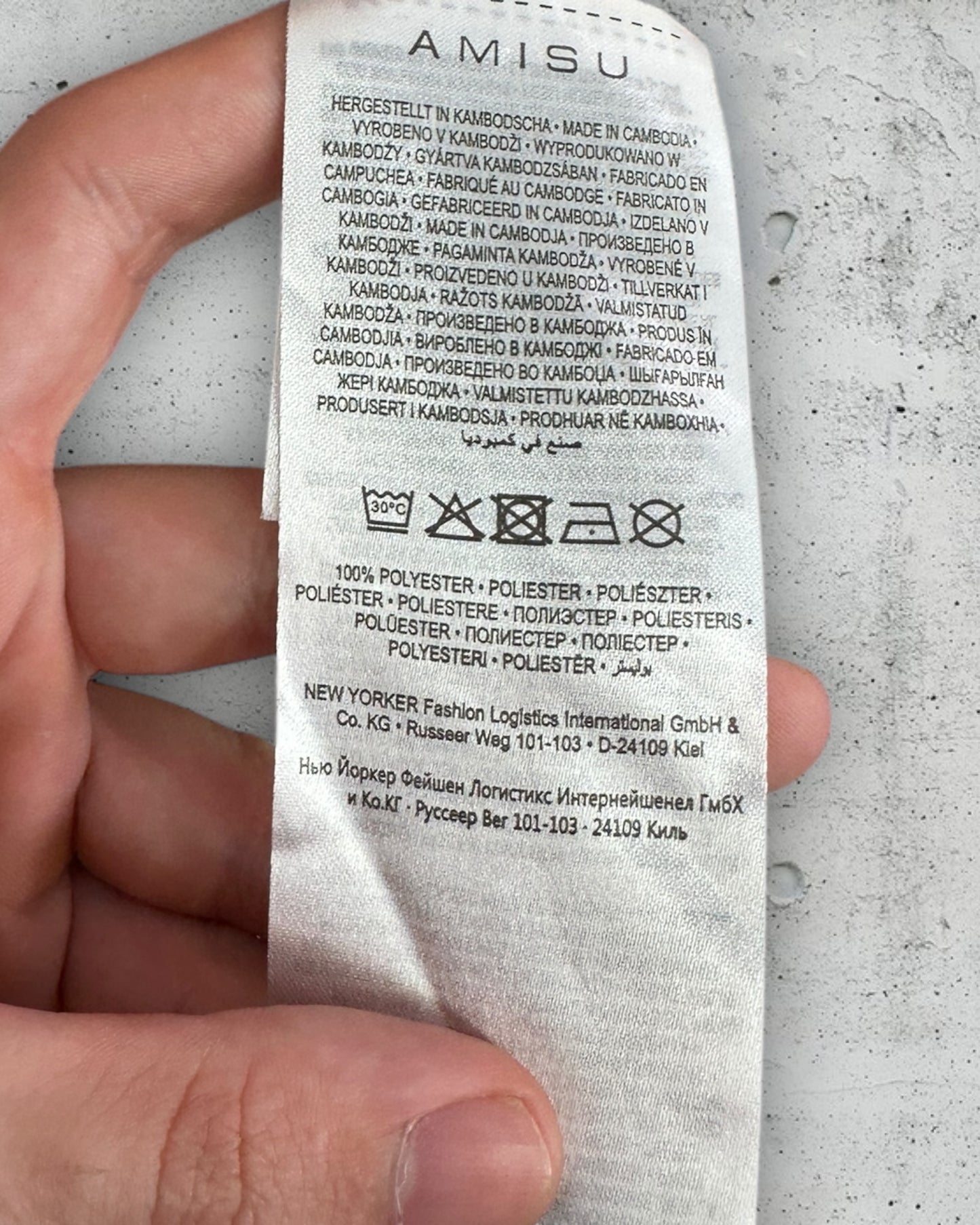 Robe Amisu ( M / 38 / 10 )