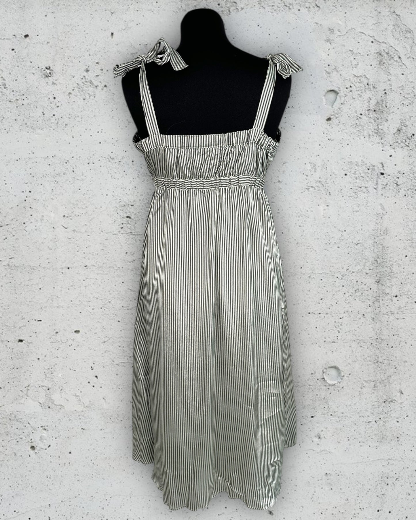 Robe Margit Brandt ( M / 38 / 10 )
