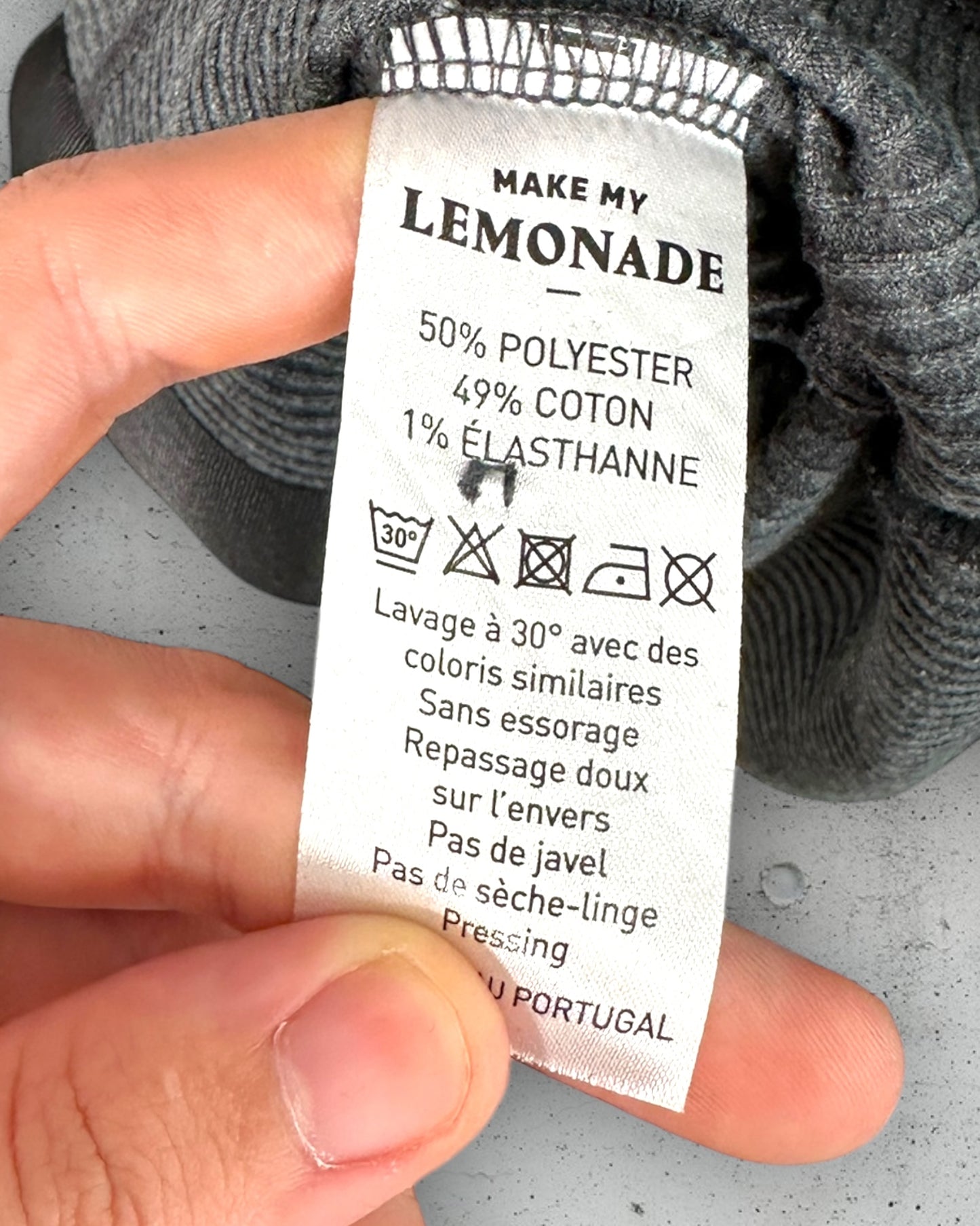 Robe Make My Lemonade ( M / 38 / 10 )