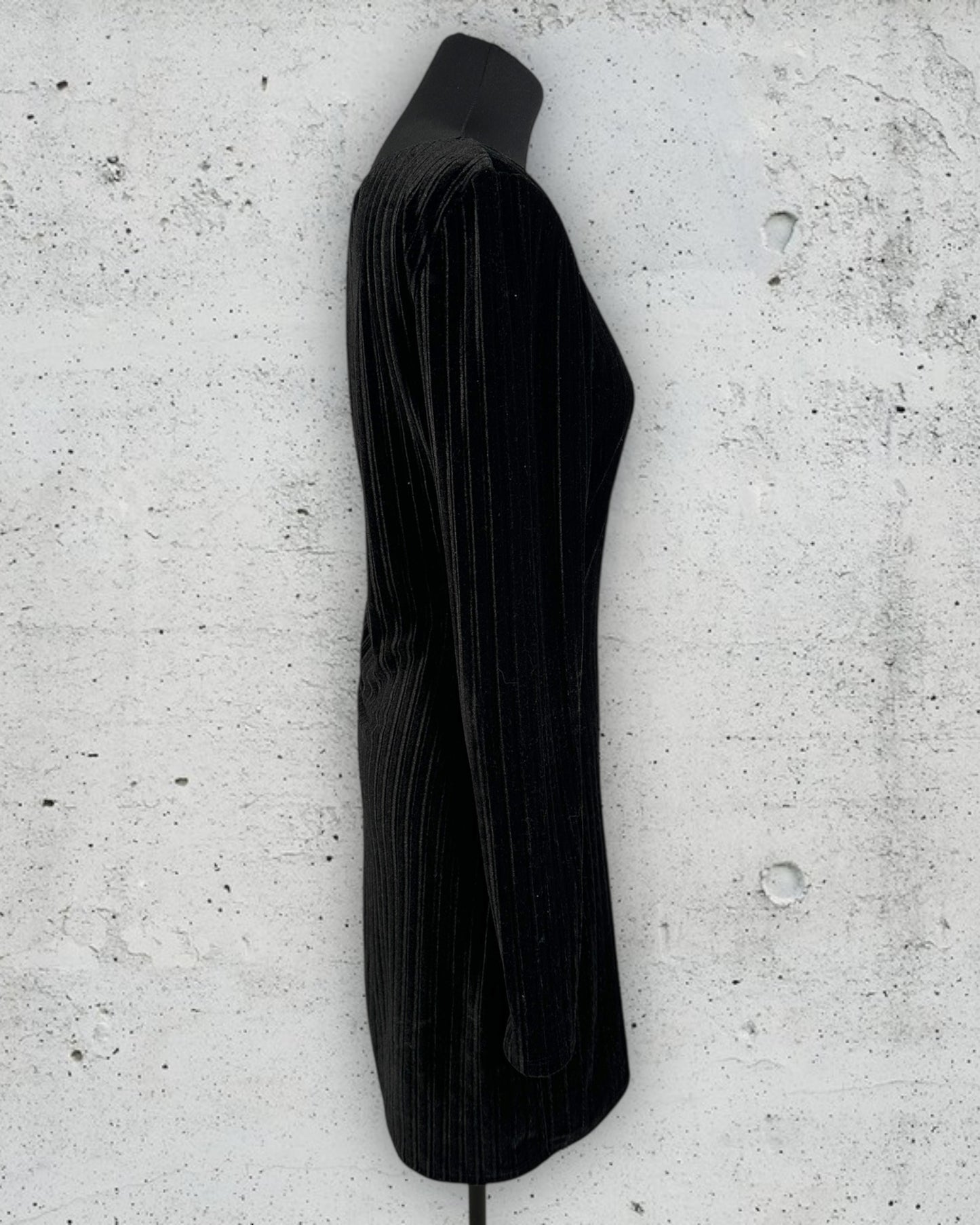 Robe Reformation ( M / 38 / 10 )