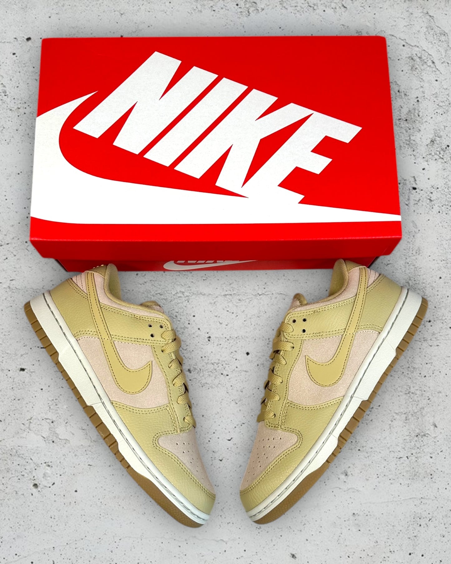 Nike Dunk Low Khaki Suede Gum ( US 7 / EU 40 )