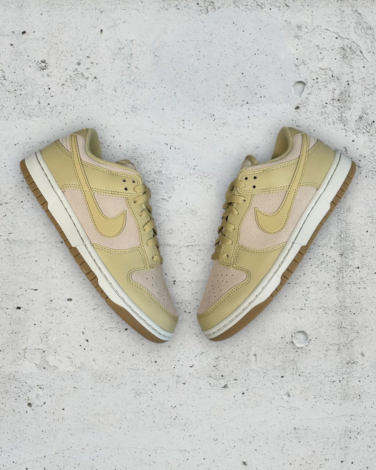 Nike Dunk Low Khaki Suede Gum ( US 7 / EU 40 )