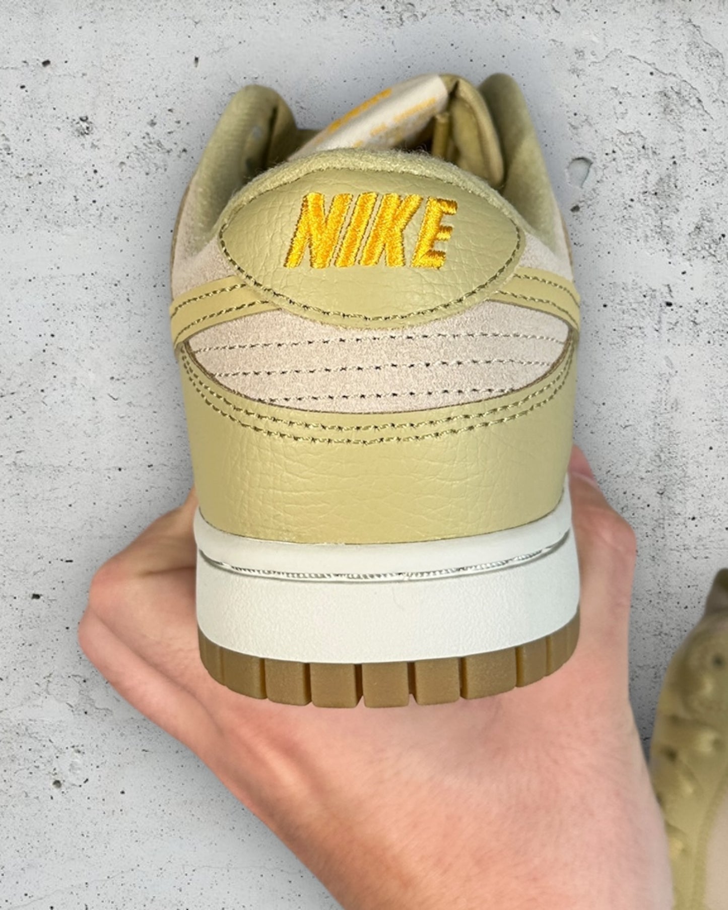 Nike Dunk Low Khaki Suede Gum ( US 7 / EU 40 )