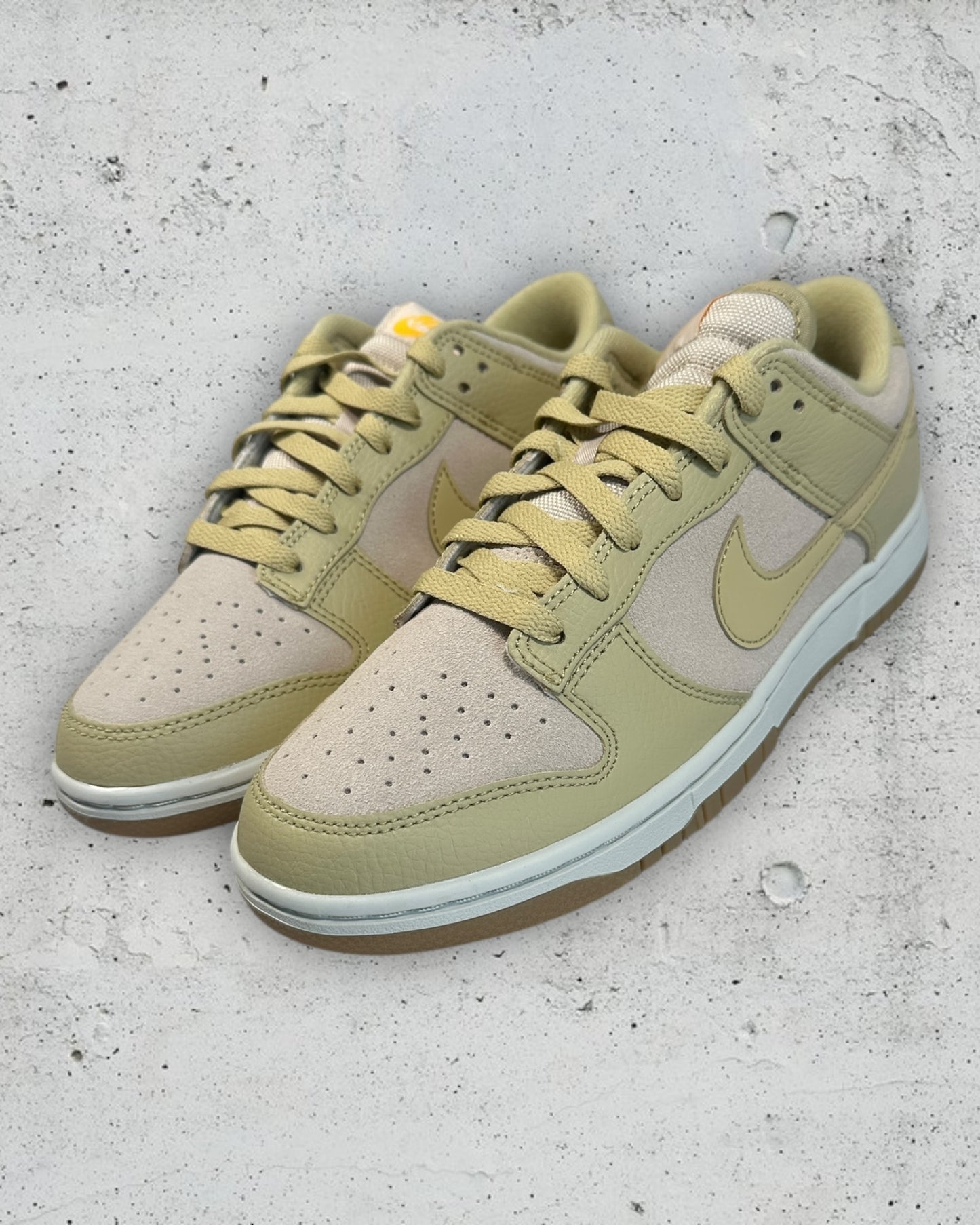 Nike Dunk Low Khaki Suede Gum ( US 7 / EU 40 )