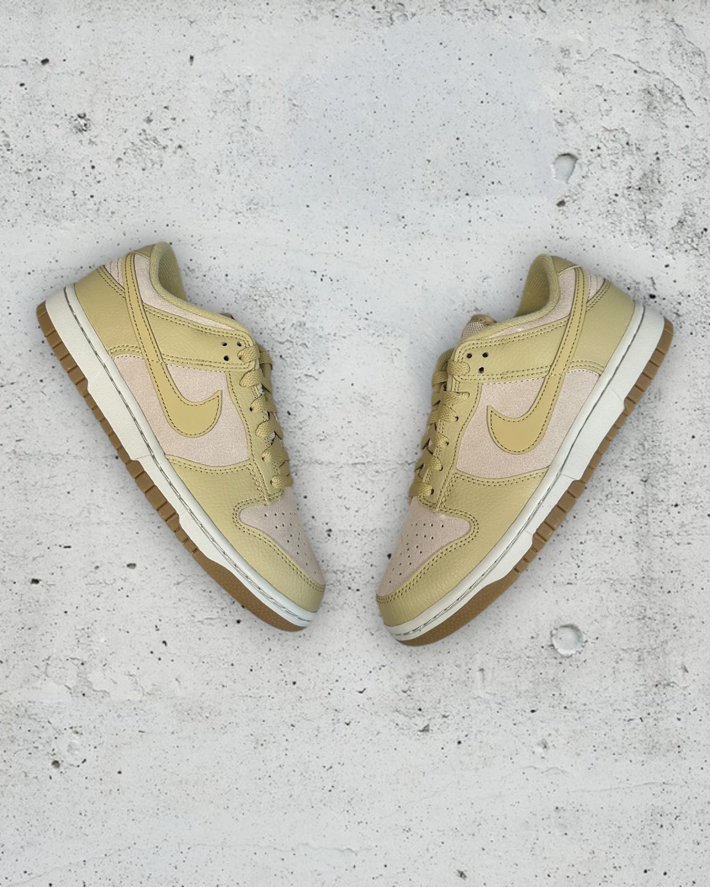 Nike Dunk Low Khaki Suede Gum ( US 6.5 / EU 39 )