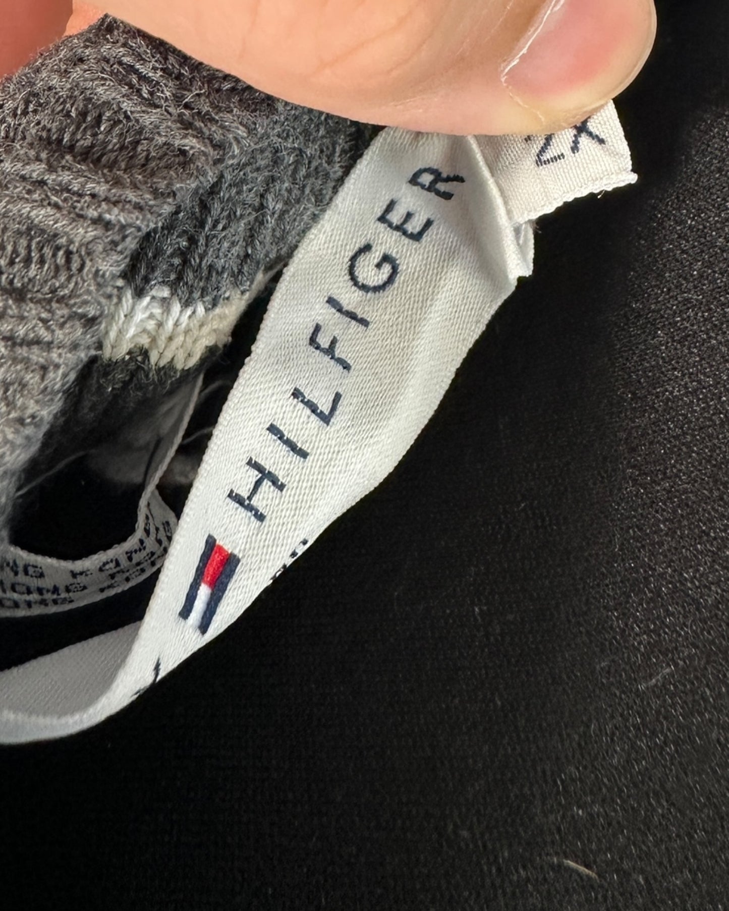 Pull col V Tommy Hilfiger ( XXL / Taille unique )
