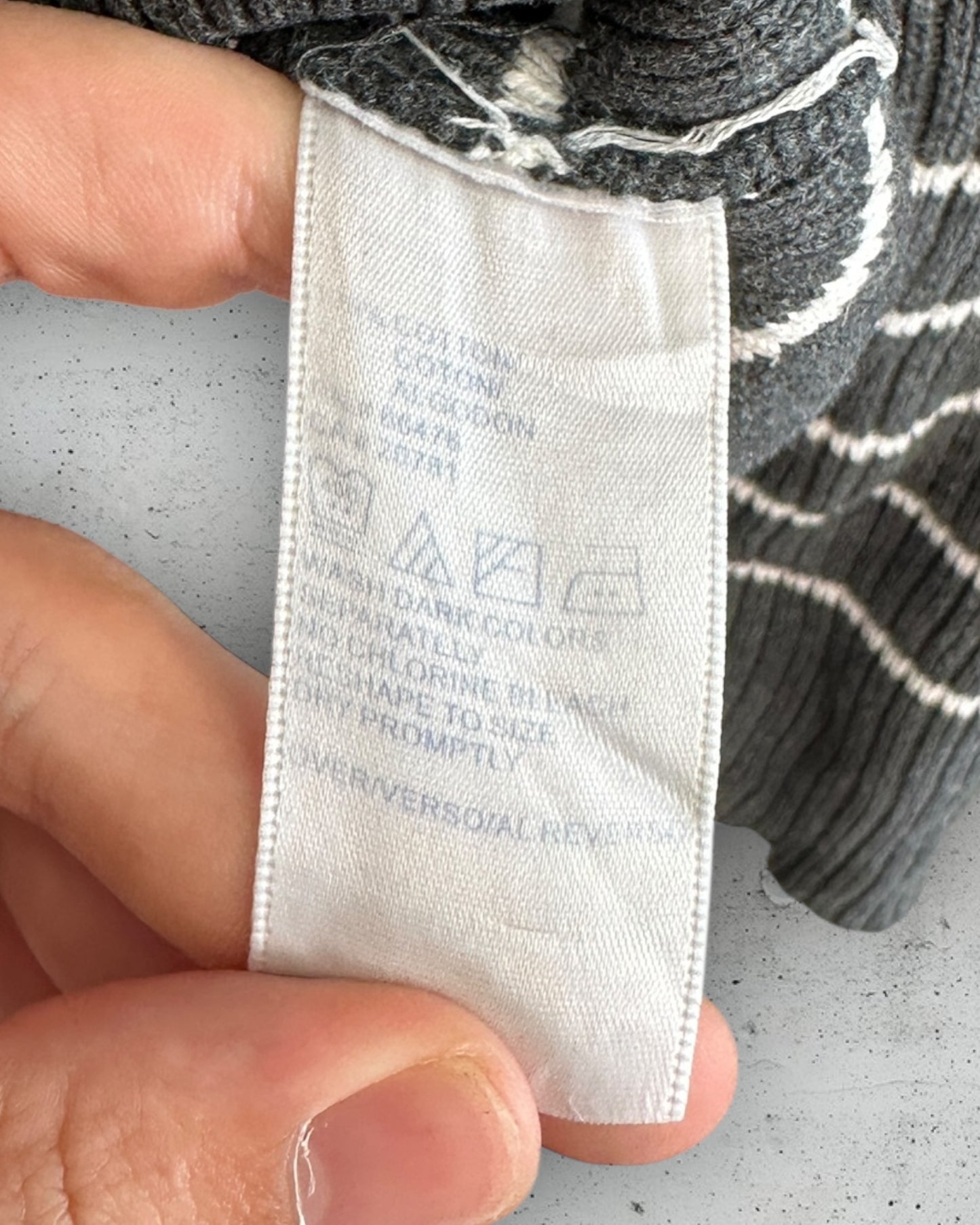 Pull col V Tommy Hilfiger ( XXL / Taille unique )