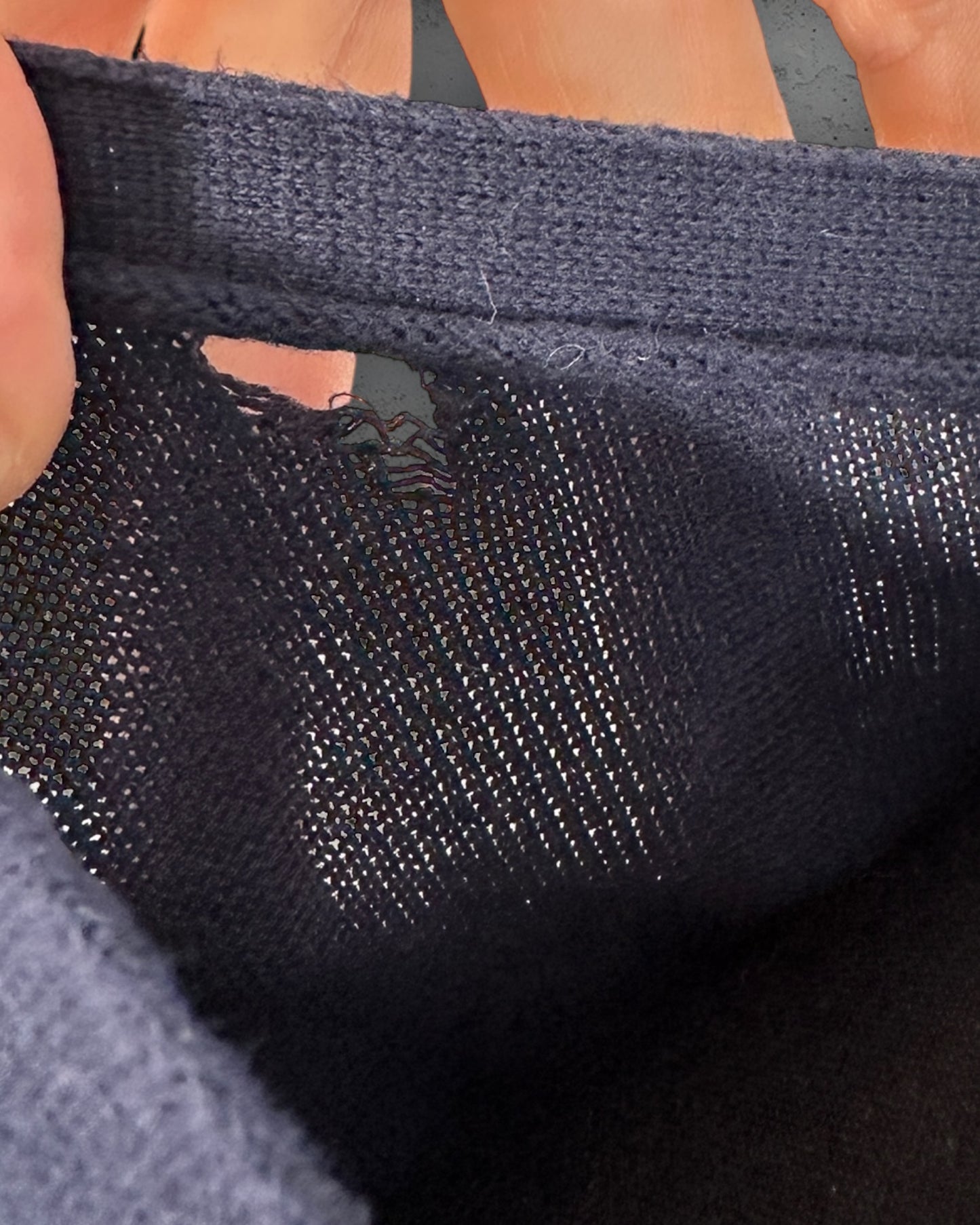 Pull col V Tommy Hilfiger ( Taille unique )