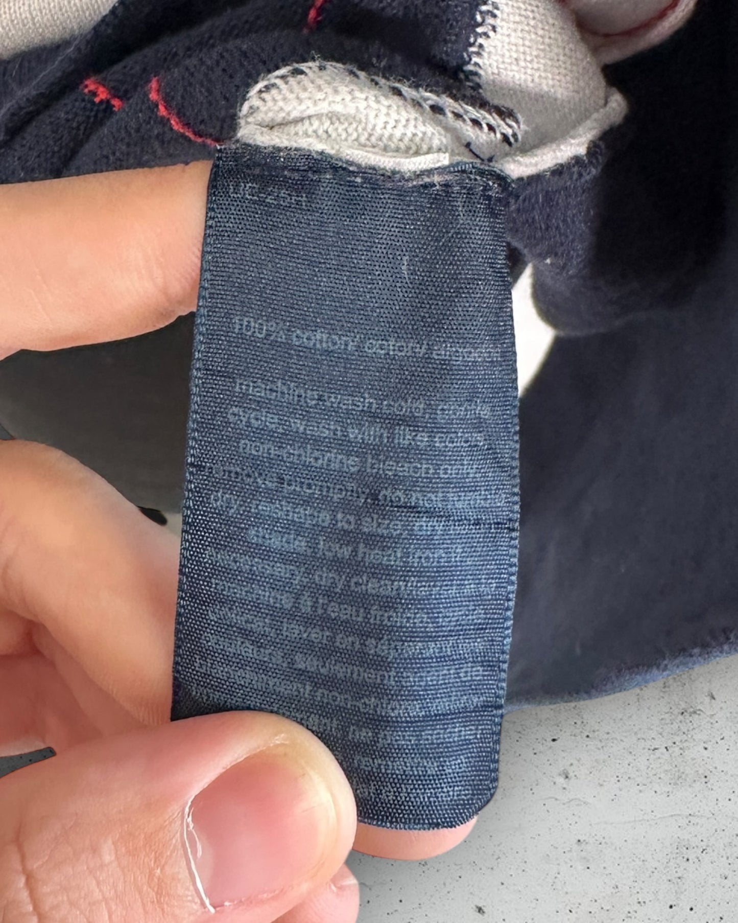 Pull col V Tommy Hilfiger ( Taille unique )