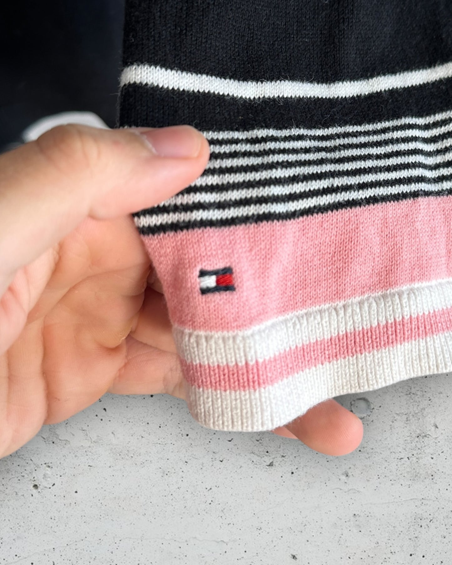 Pull col V Tommy Hilfiger ( Taille unique )