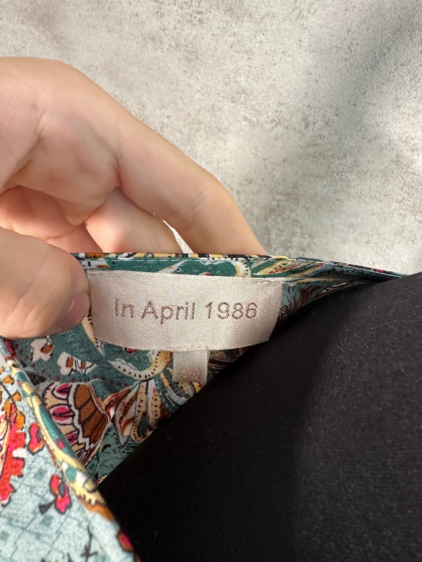Robe In April 1986 ( S/M )