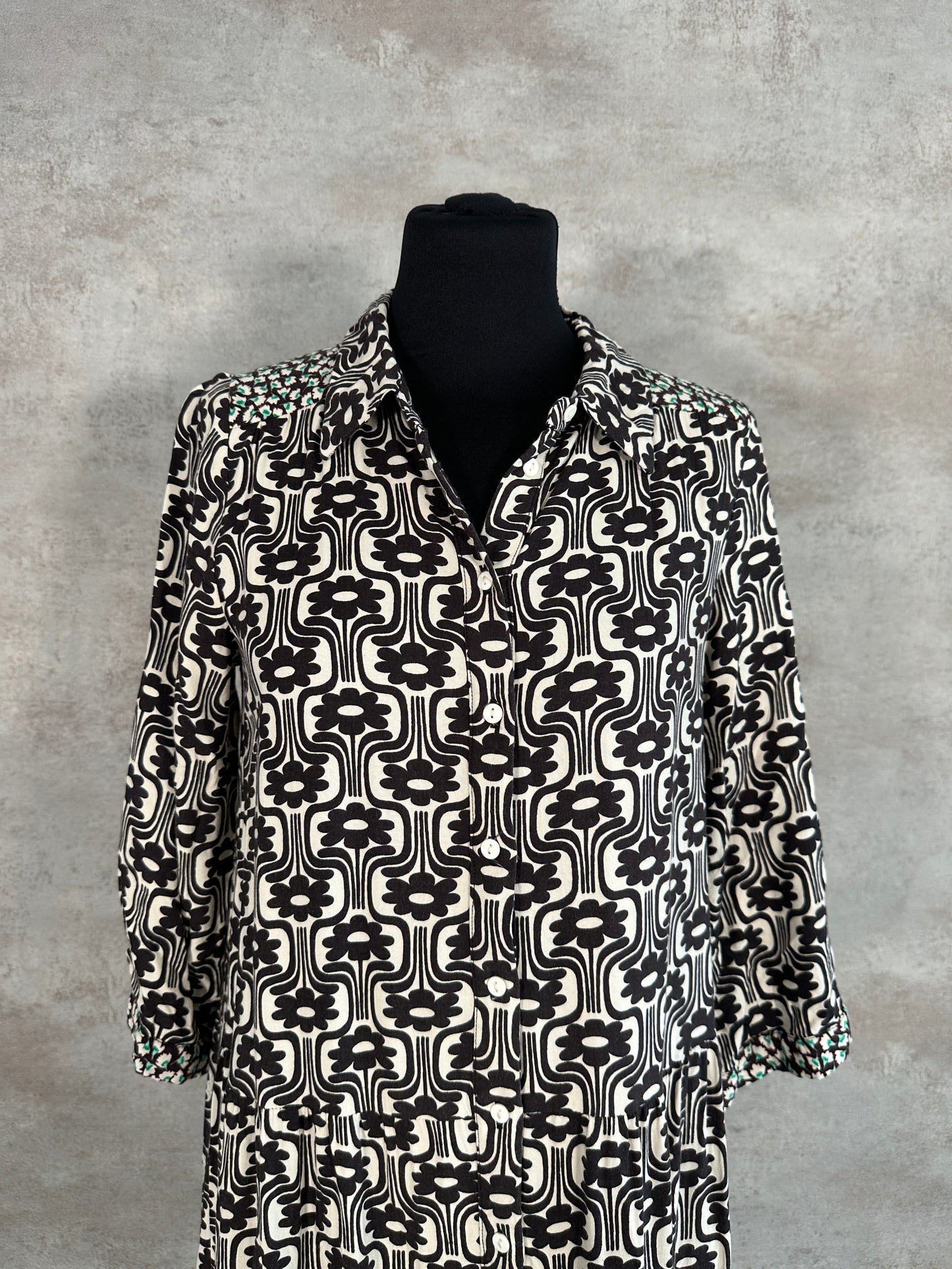 Robe An'Ge "Oriella" ( M / 38 / 10 )