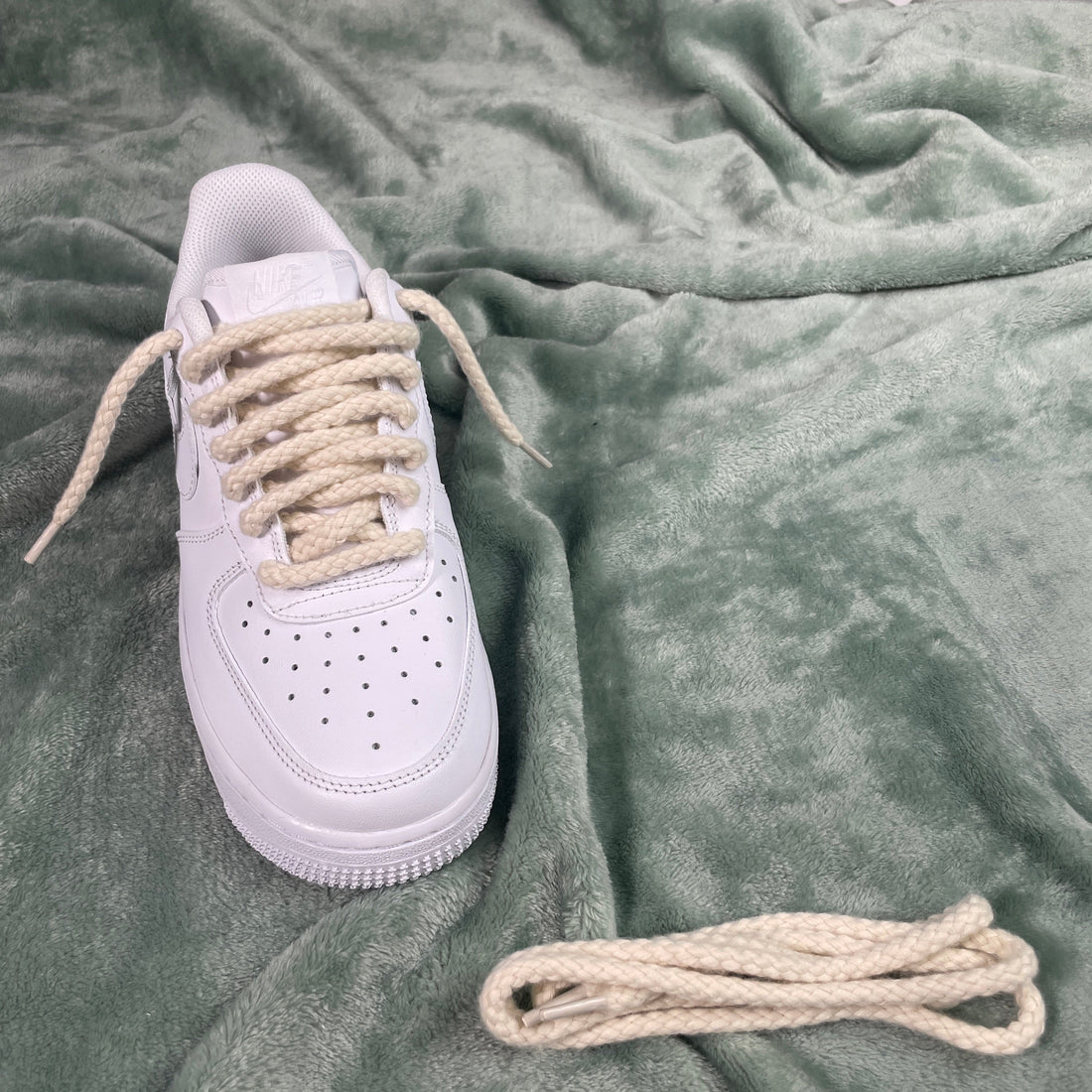 Pourquoi les lacets en corde font leur grand retour cet été