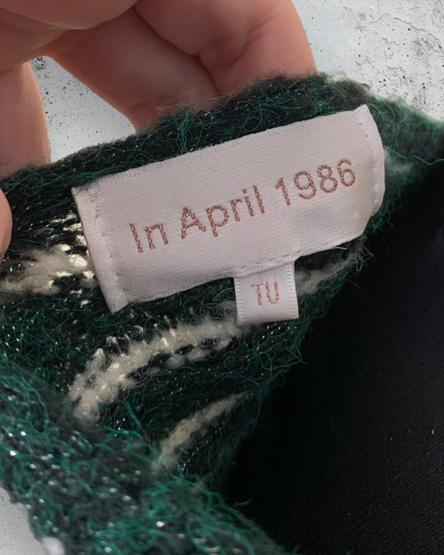 Pull In April 1986 ( Taille Unique )