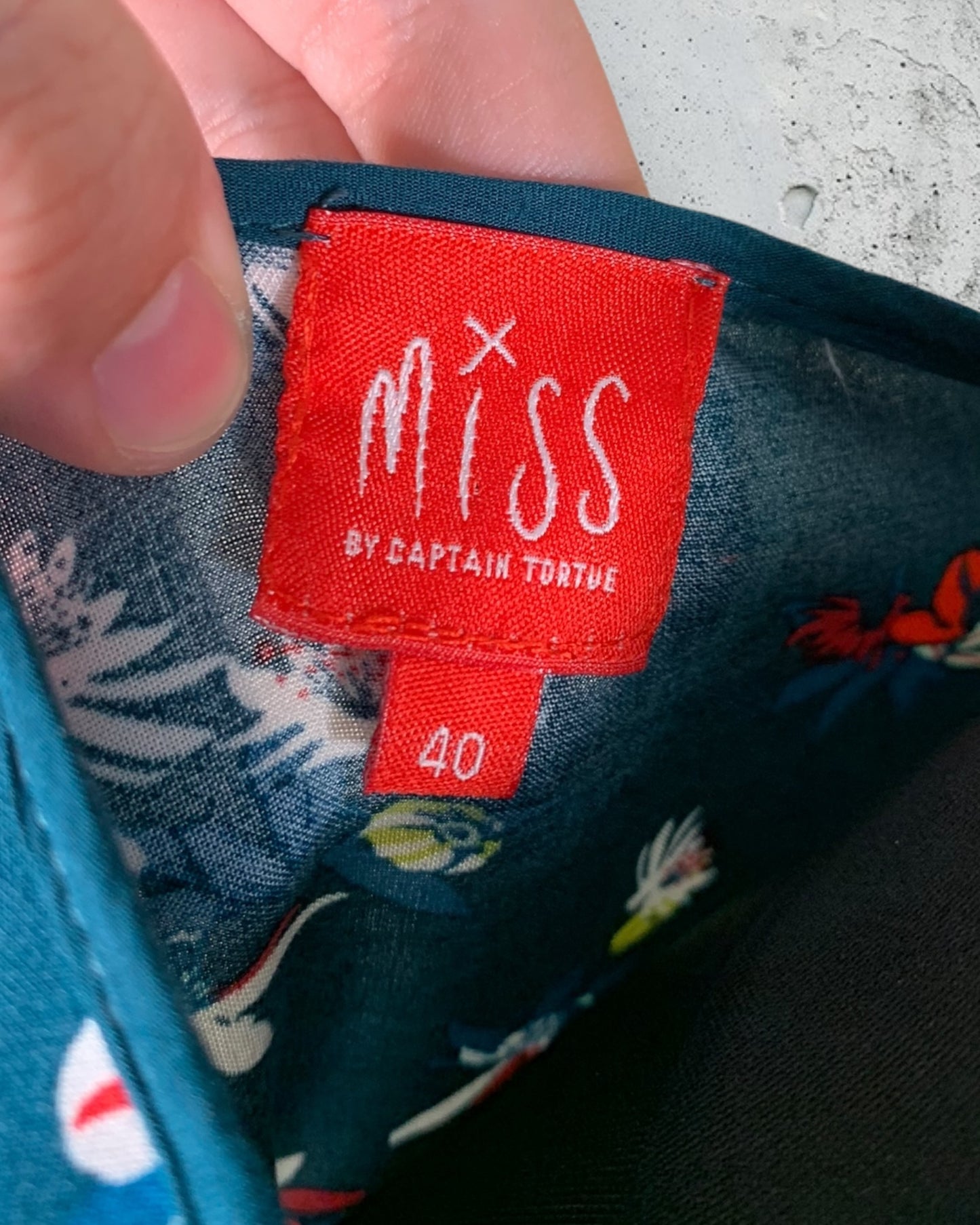 Robe Miss Captain ( L / 40 / 12 )