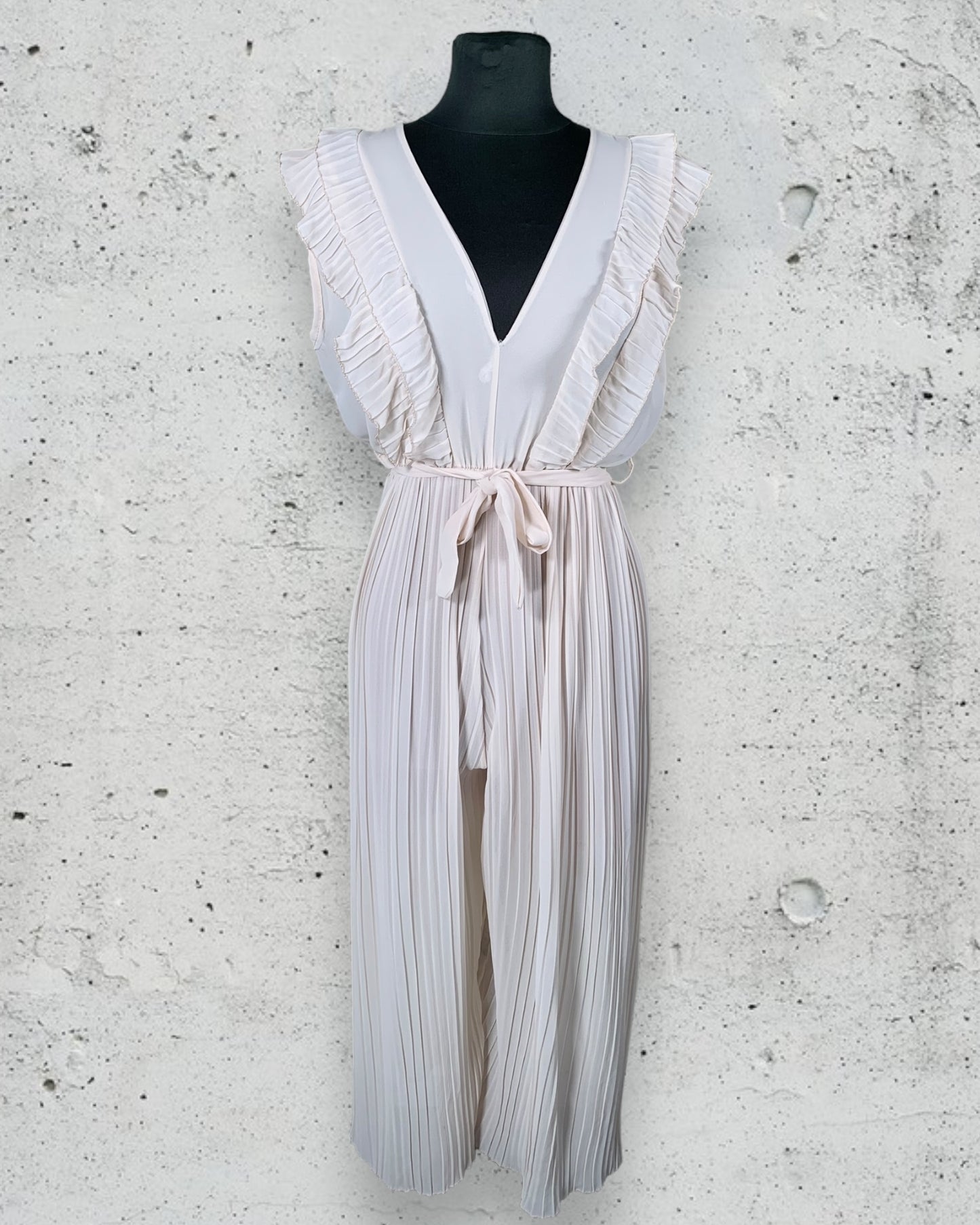 Combinaison Boutique Parisienne ( M / 38 / 10 ) ( L / 40 / 12 )