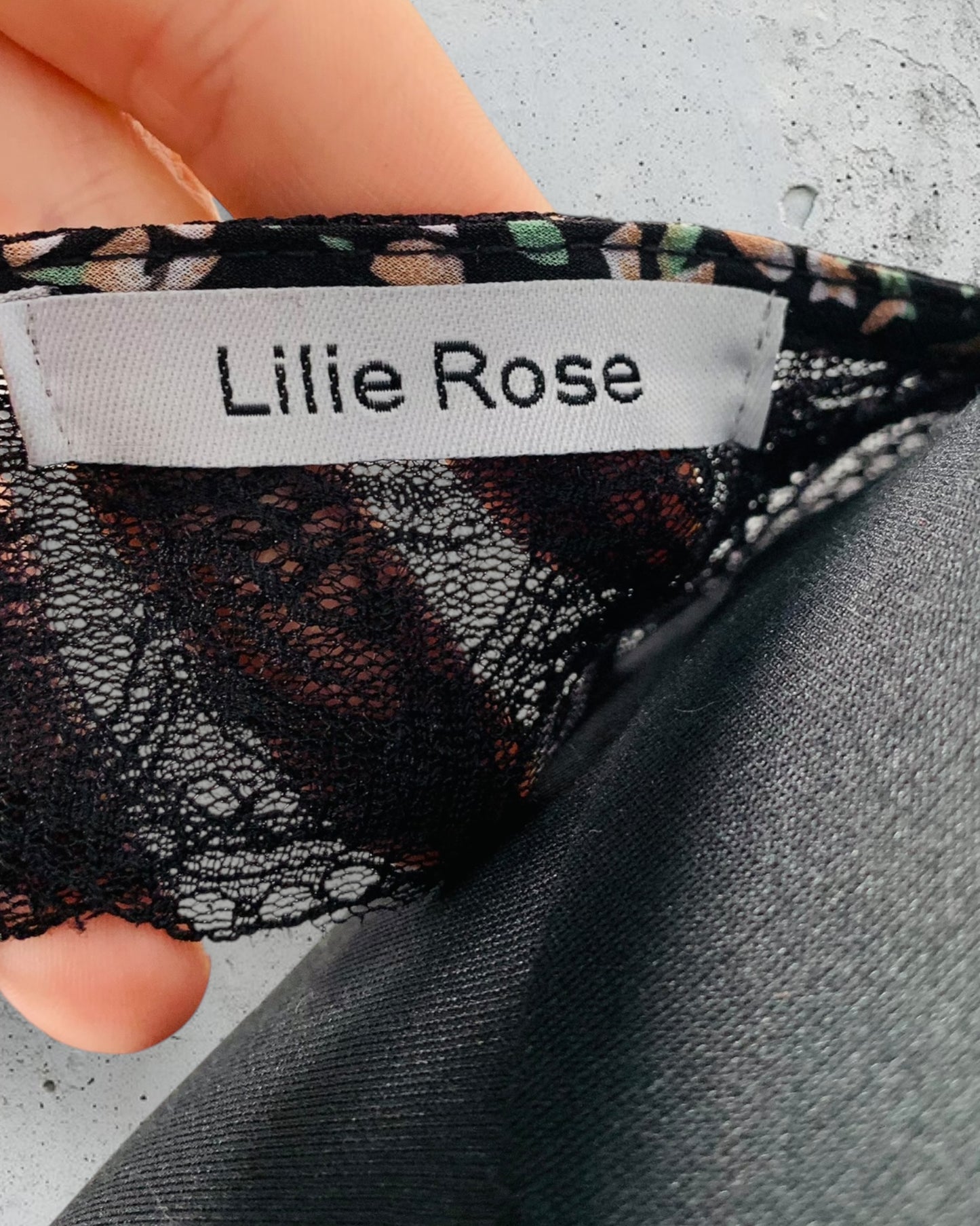 Robe Lilie Rose ( M / 38 / 10 ) ( L / 40 / 12 )