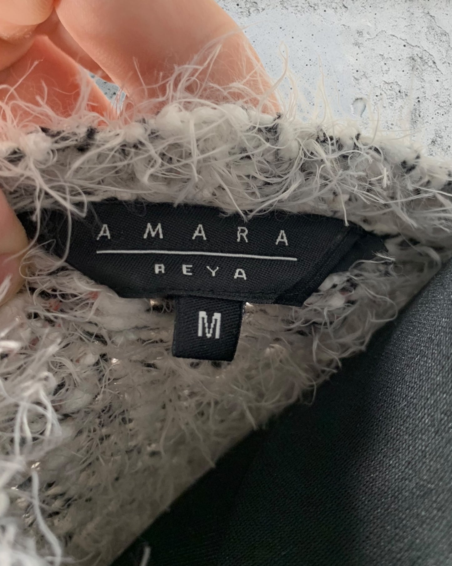 Pull Amara ( M / 38 / 10 )