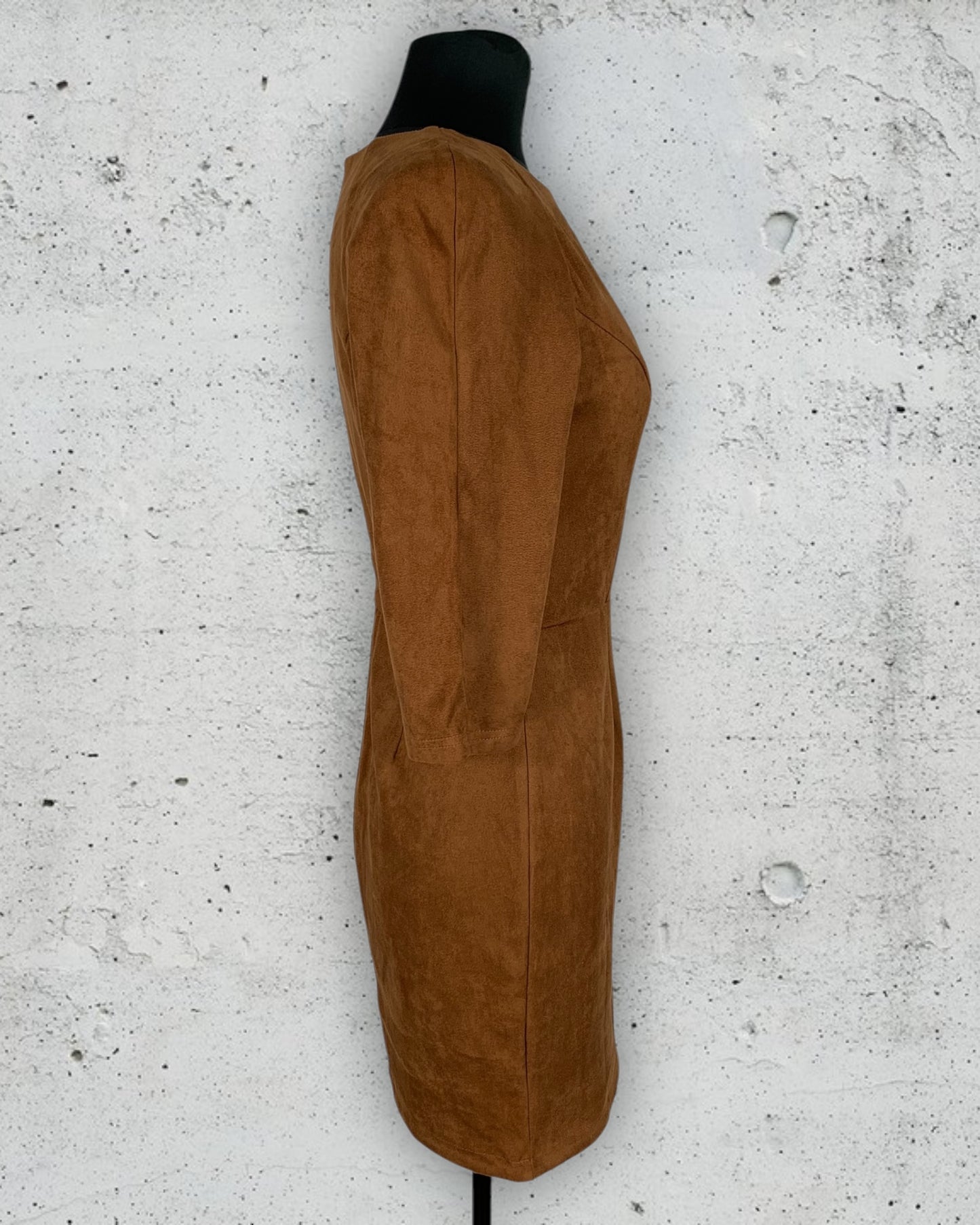 Robe Allyson ( M / 38 / 10 )