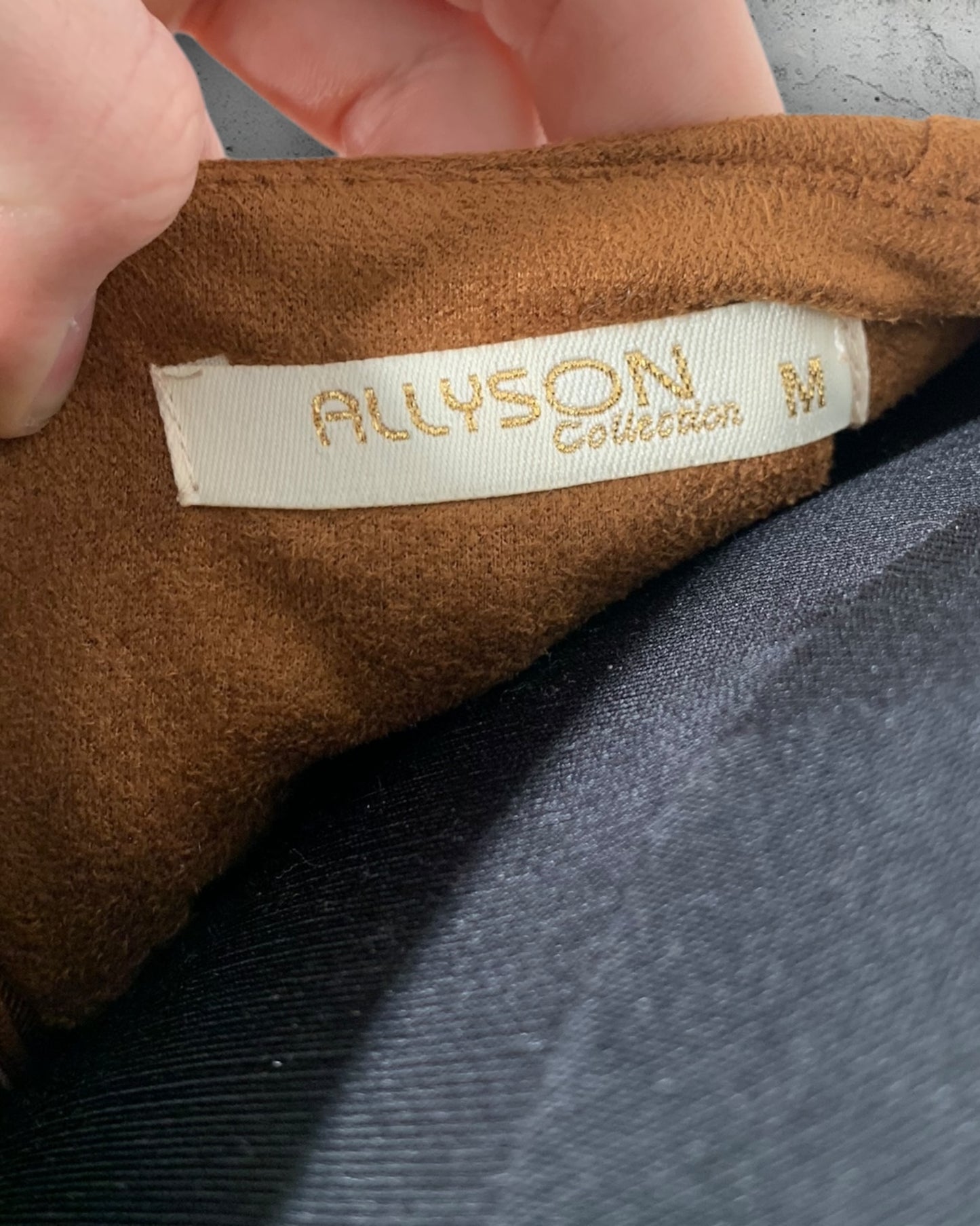 Robe Allyson ( M / 38 / 10 )