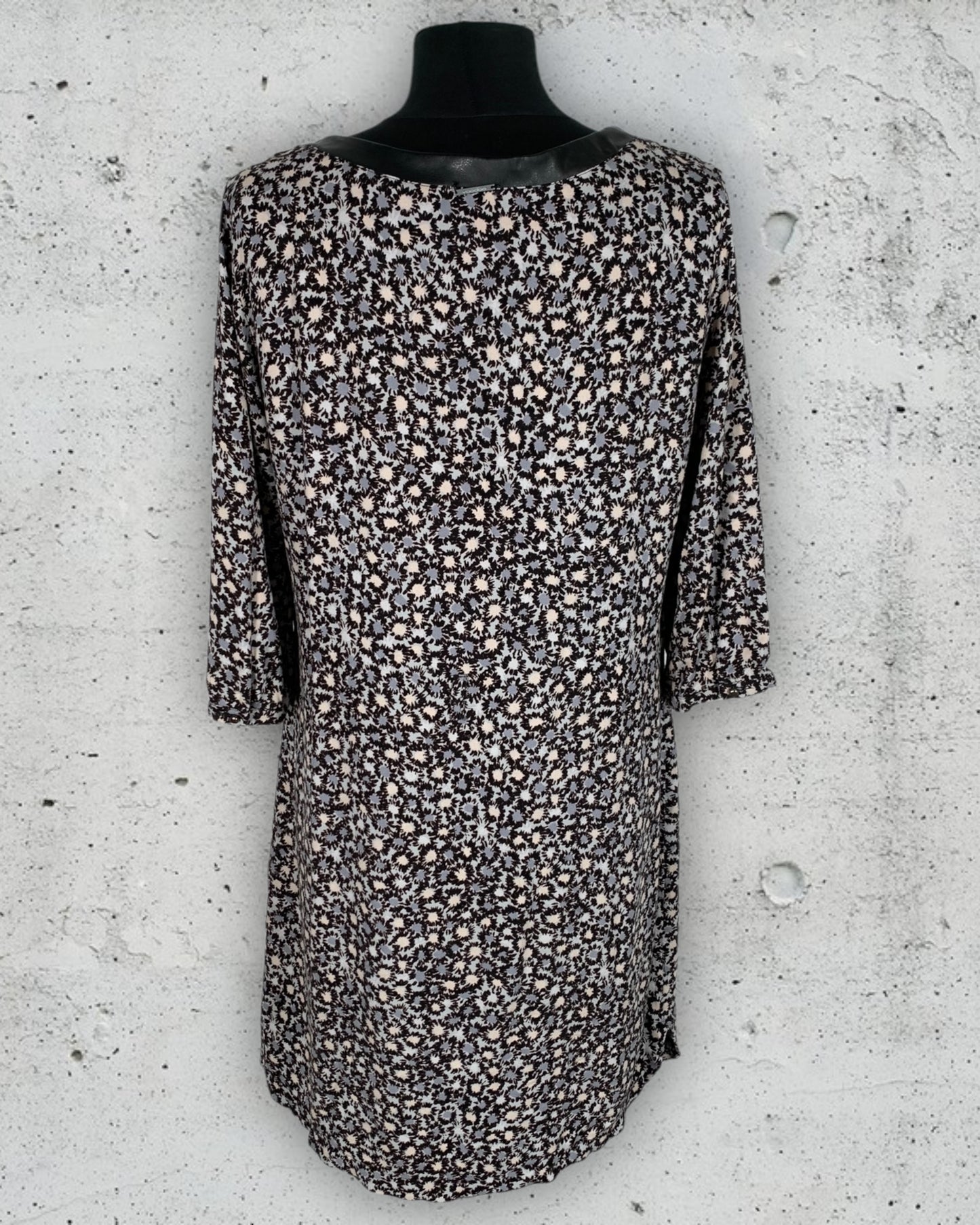 Robe Voodoo ( XL / 42 / 14 )