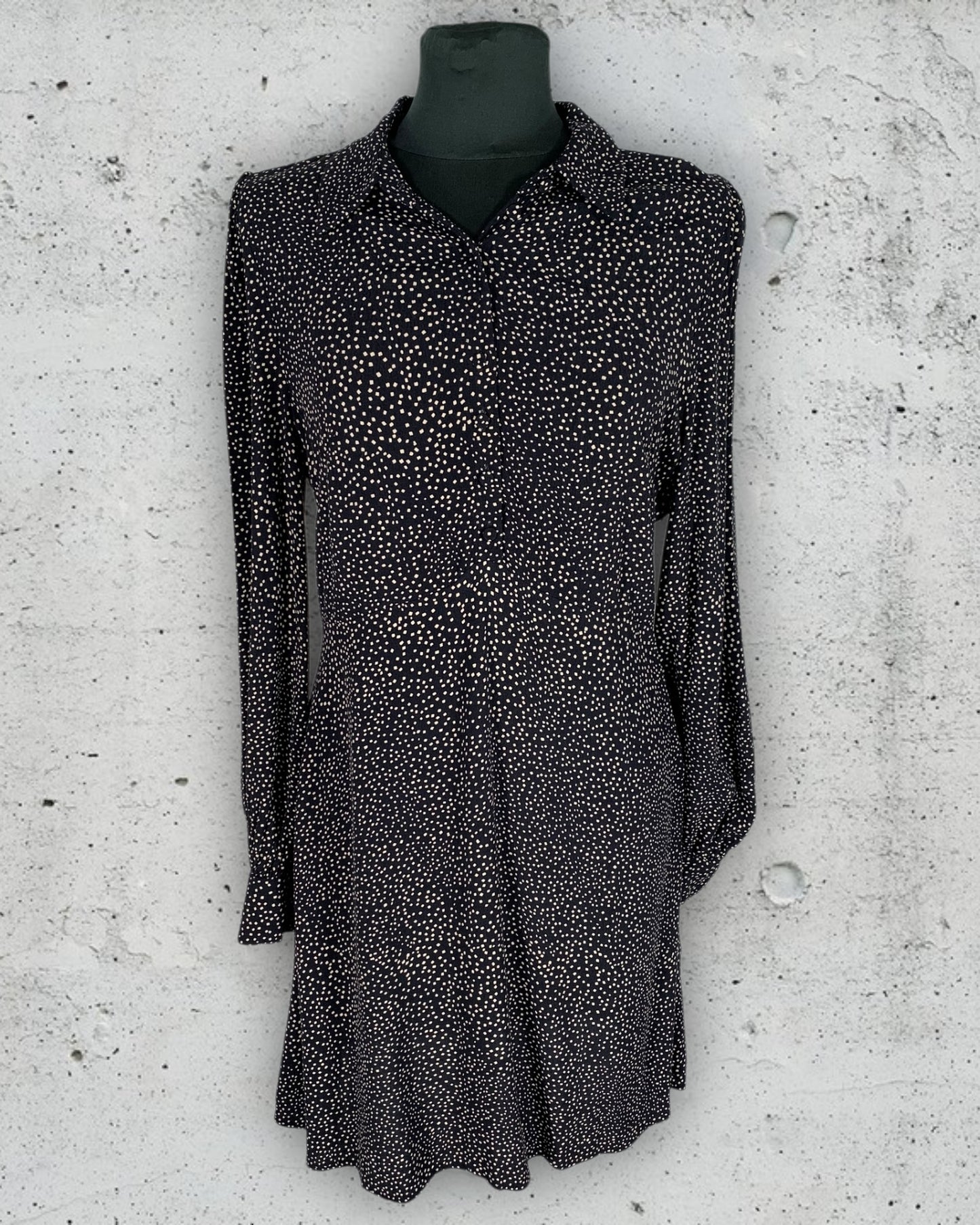 Robe & Other Stories ( XL / 42 / 14 )