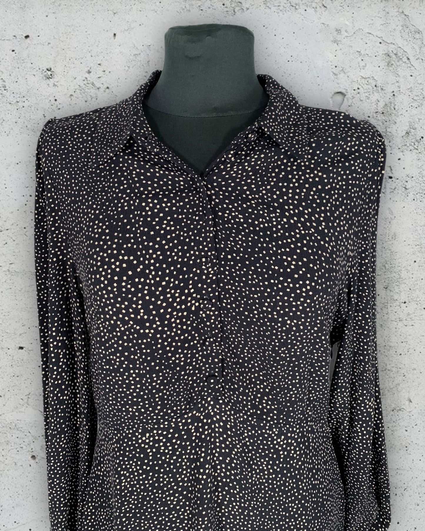 Robe & Other Stories ( XL / 42 / 14 )