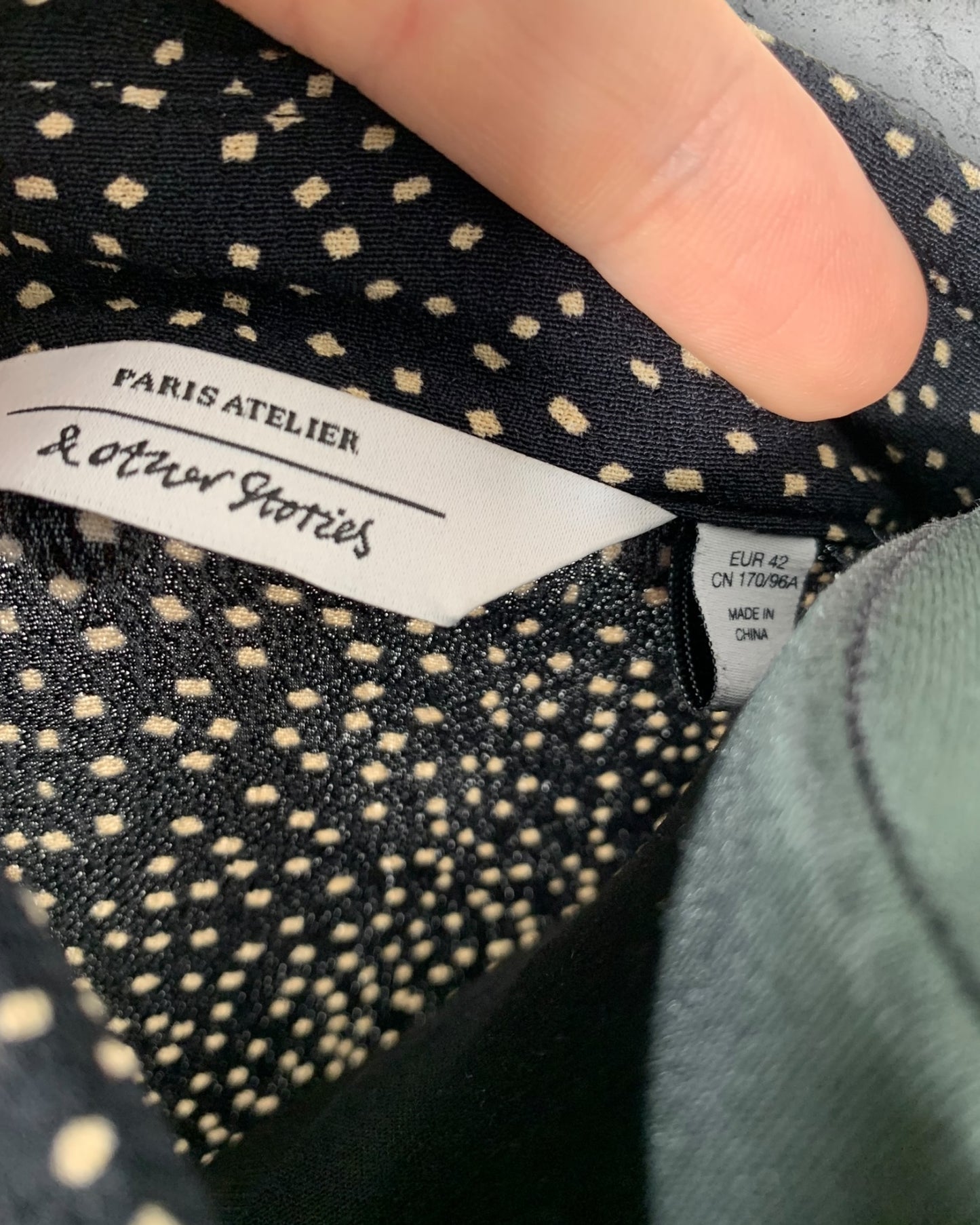 Robe & Other Stories ( XL / 42 / 14 )