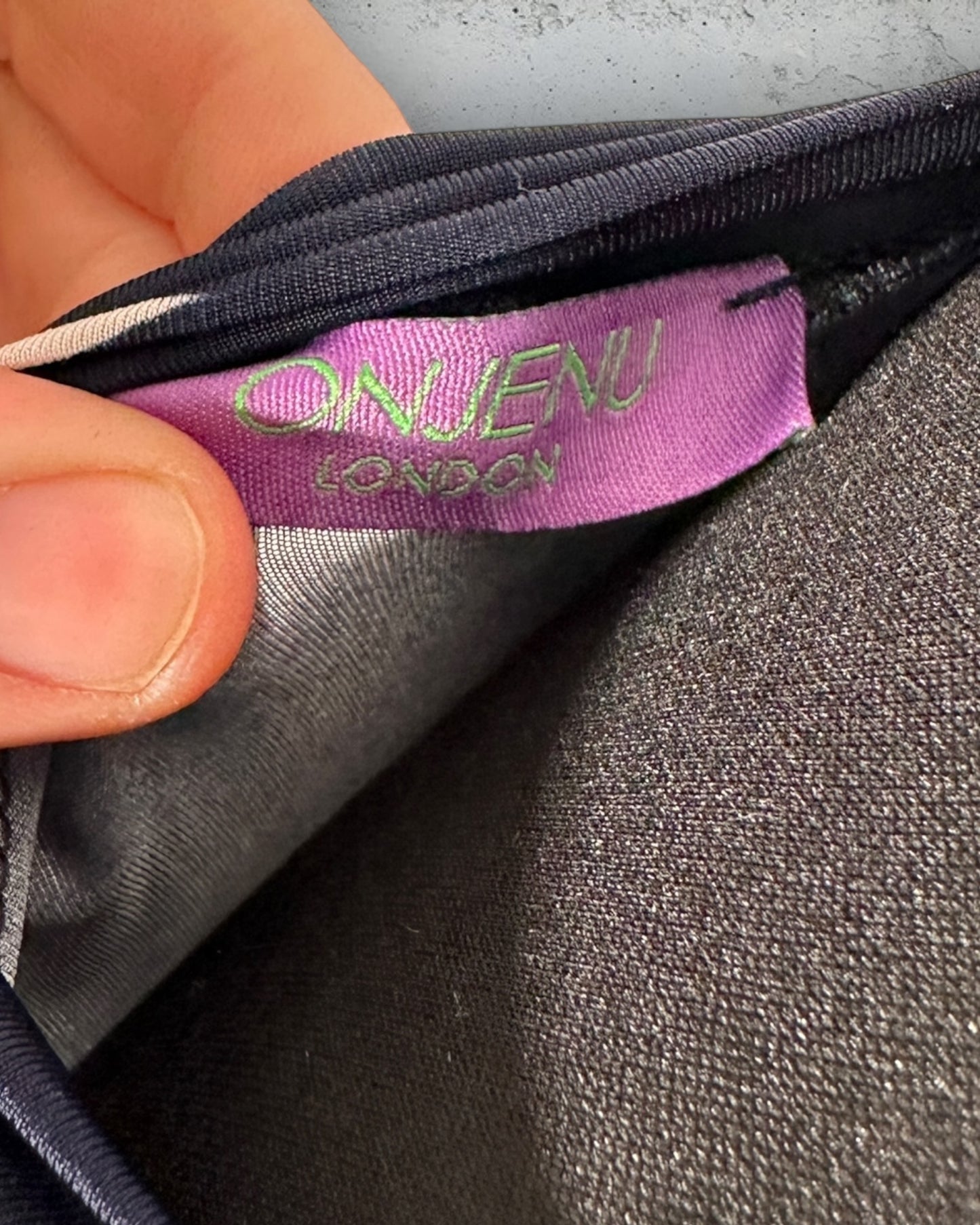 Robe Onjenu ( L / 40 / 12 )