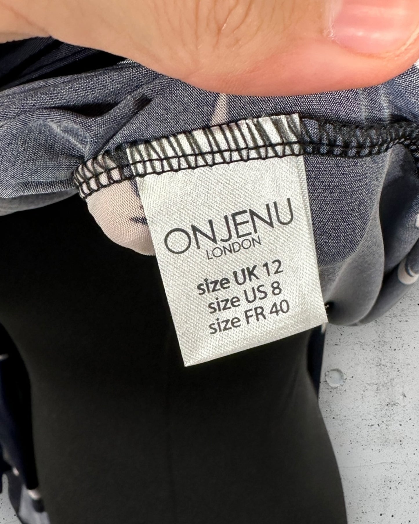 Robe Onjenu ( L / 40 / 12 )