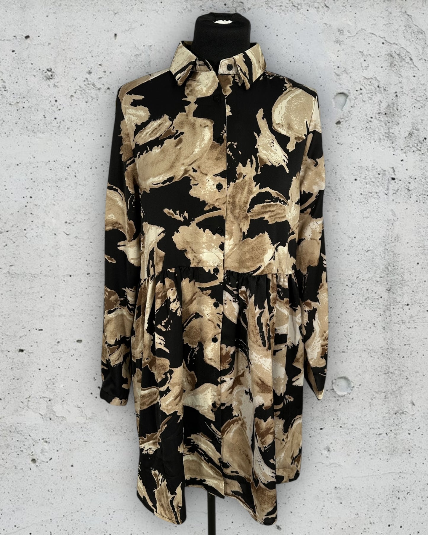 Robe Emma Ella ( M / 38 / 10 ) ( L / 40 / 12 )