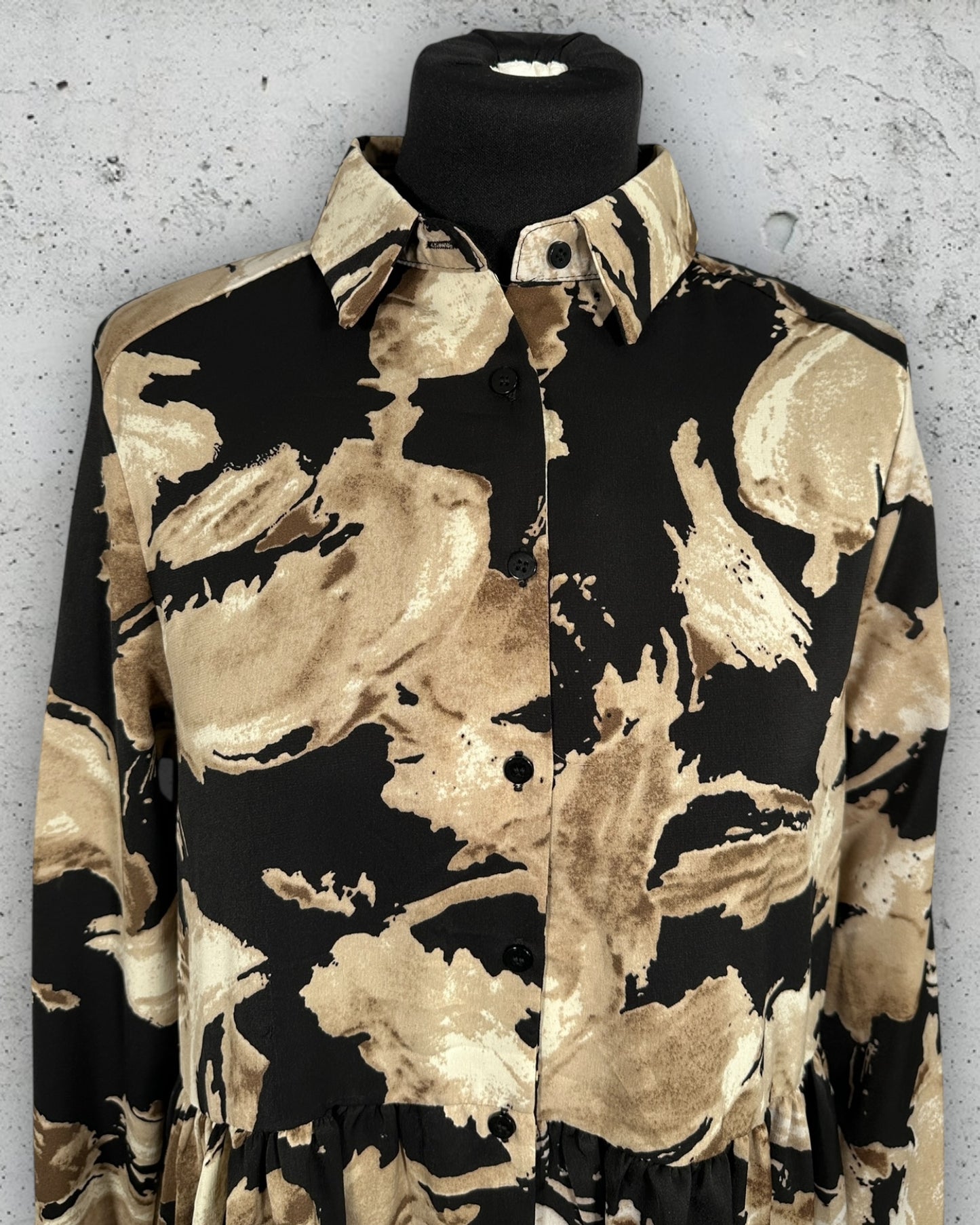 Robe Emma Ella ( M / 38 / 10 ) ( L / 40 / 12 )