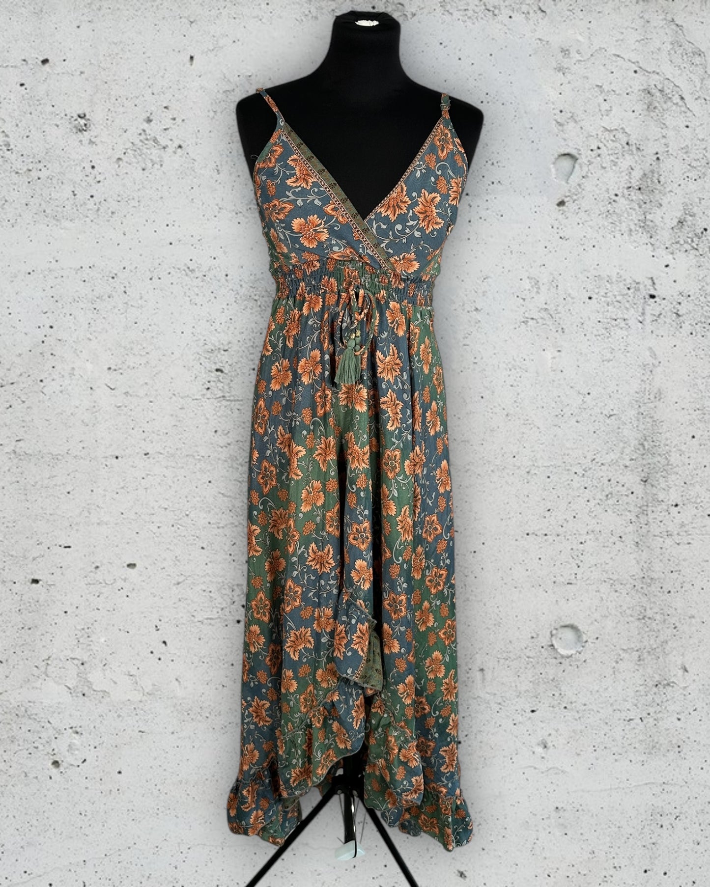 Robe Joyce ( S / 36 / 8 ) ( M / 38 / 10 )