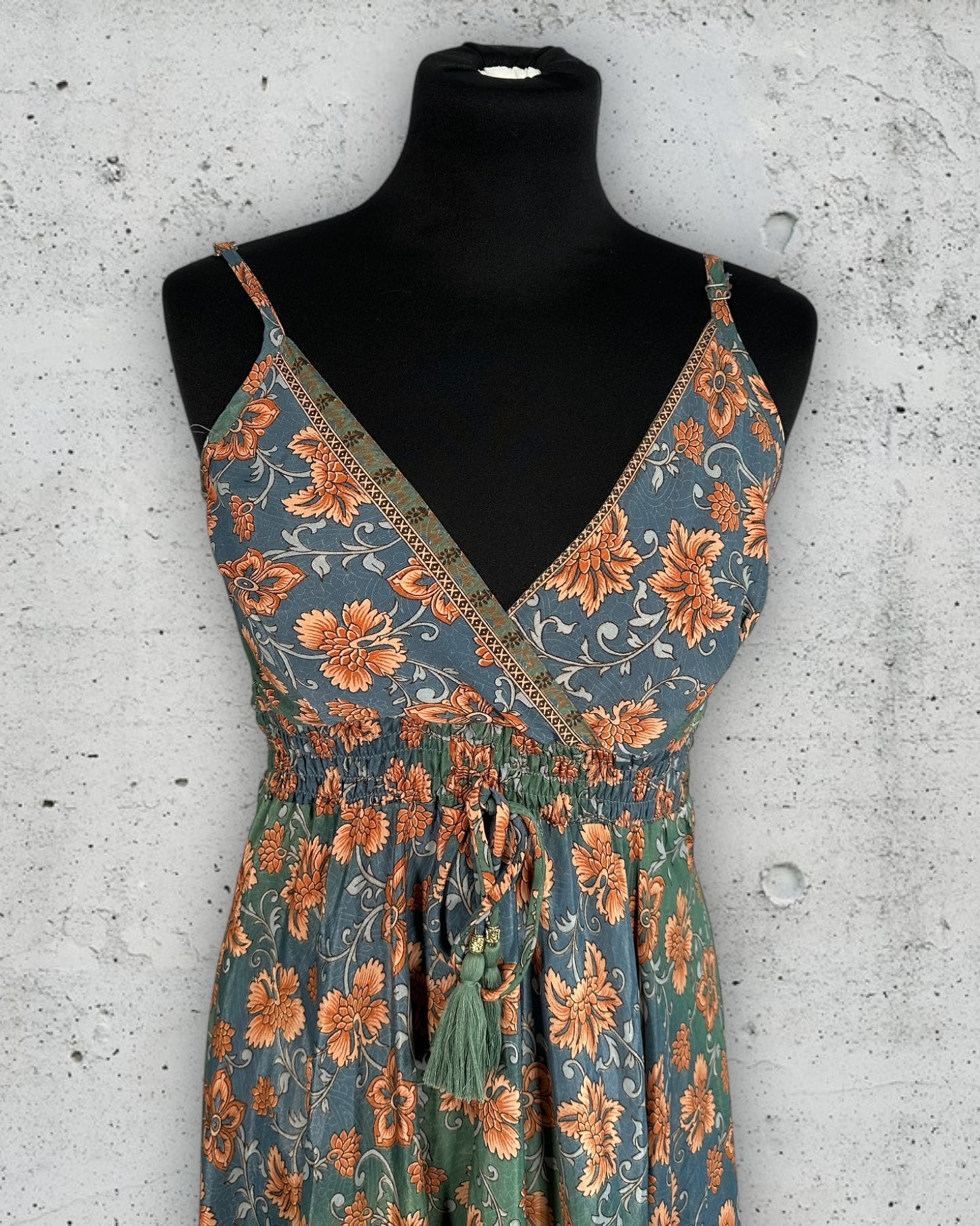 Robe Joyce ( S / 36 / 8 ) ( M / 38 / 10 )