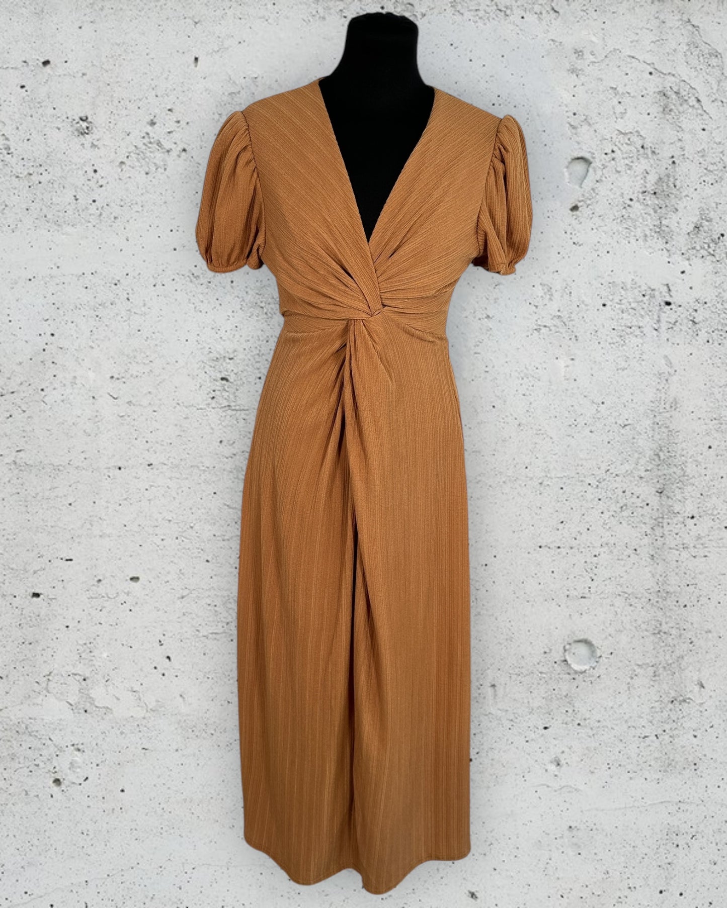 Robe Zohoha "Twist Scuba" ( S / 36 / 8 )