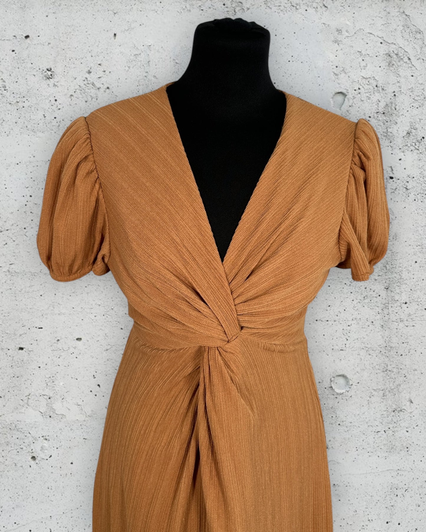 Robe Zohoha "Twist Scuba" ( S / 36 / 8 )